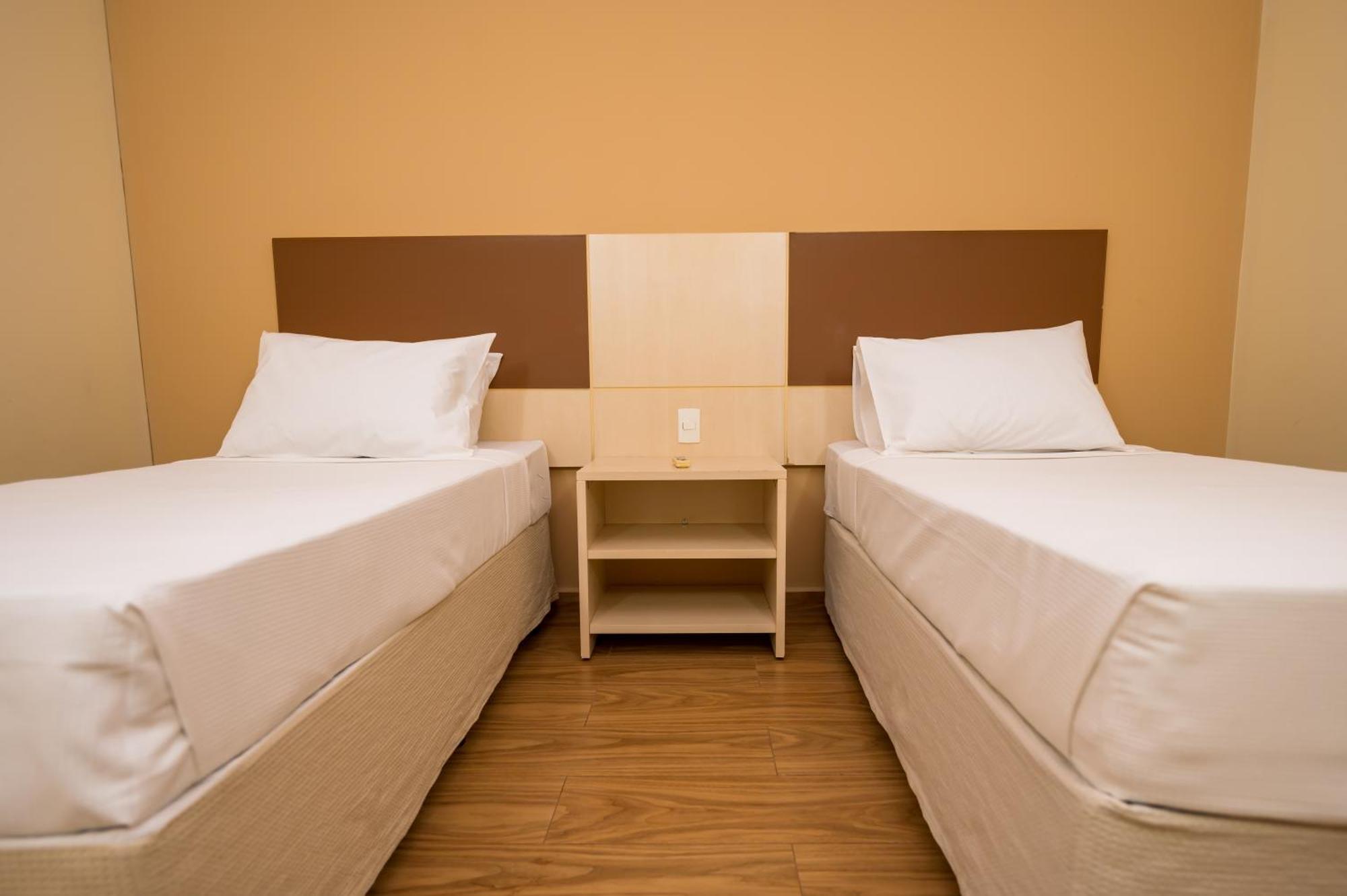 Quarto com 2 Camas de Solteiro e Varanda