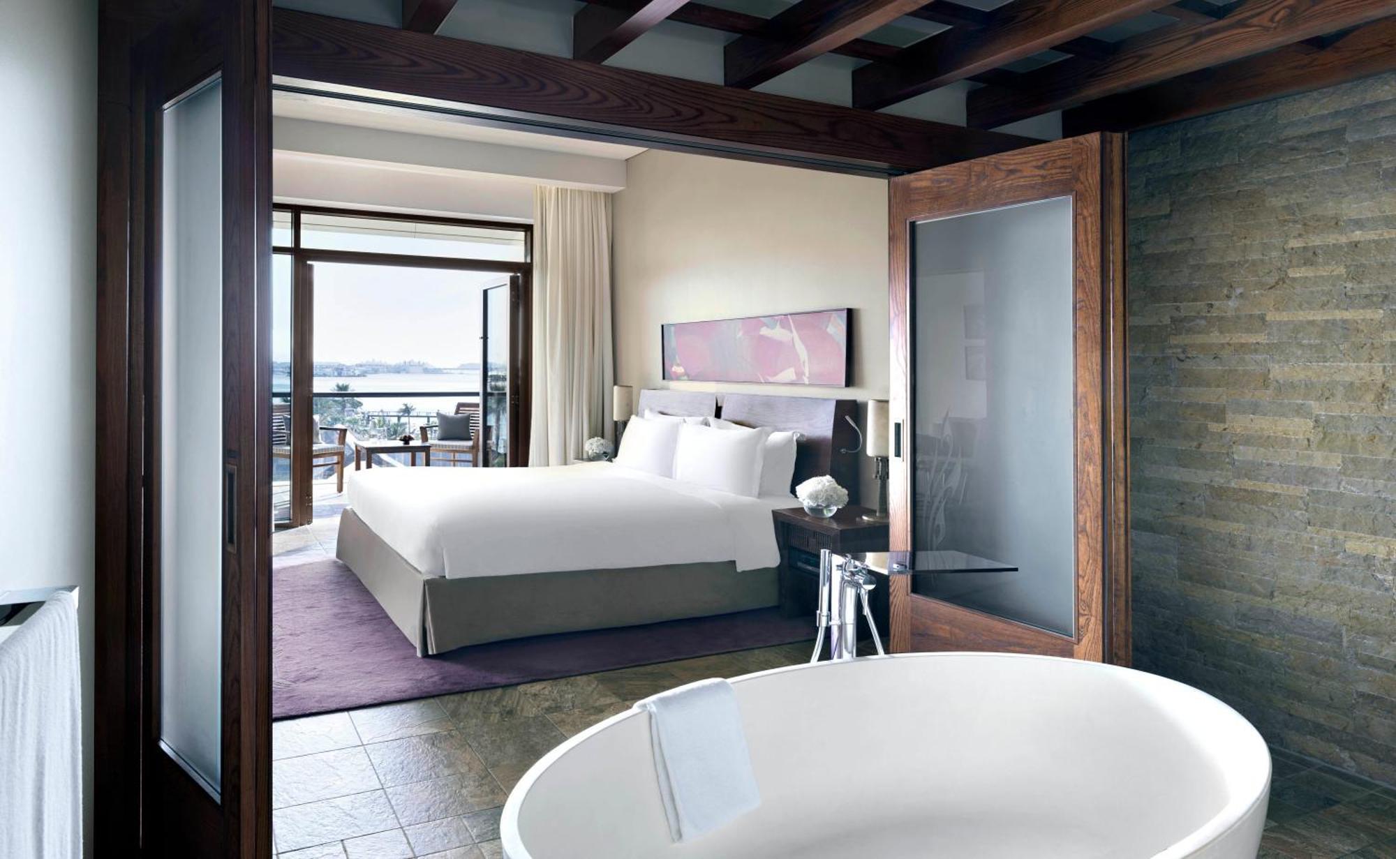 Junior King Suite Sofa Bed Private Balcony Sea View Club Access,1662991320:JPEG