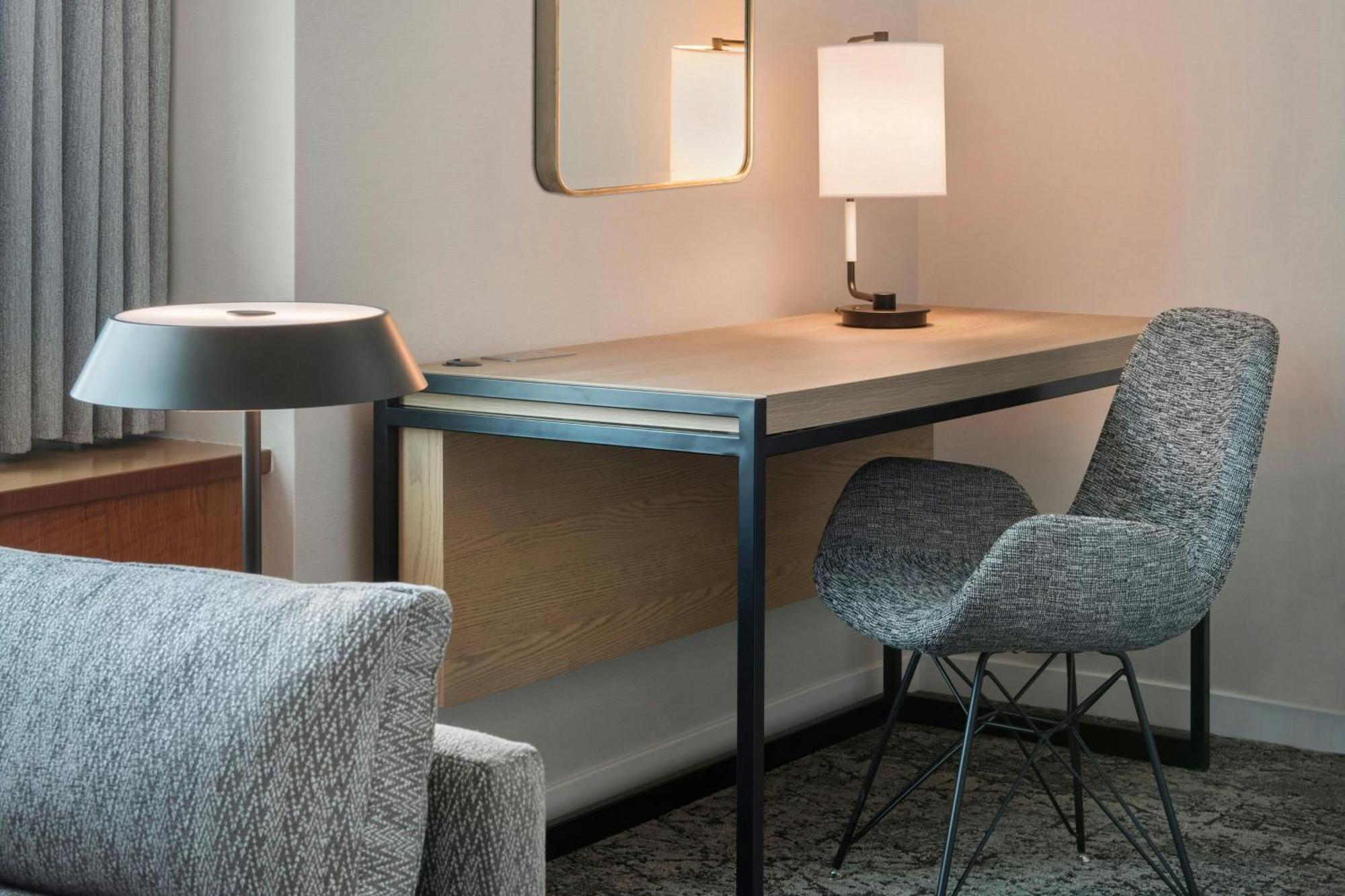 Junior Suite Tub Charles River View Mobility or Hearing Accessible