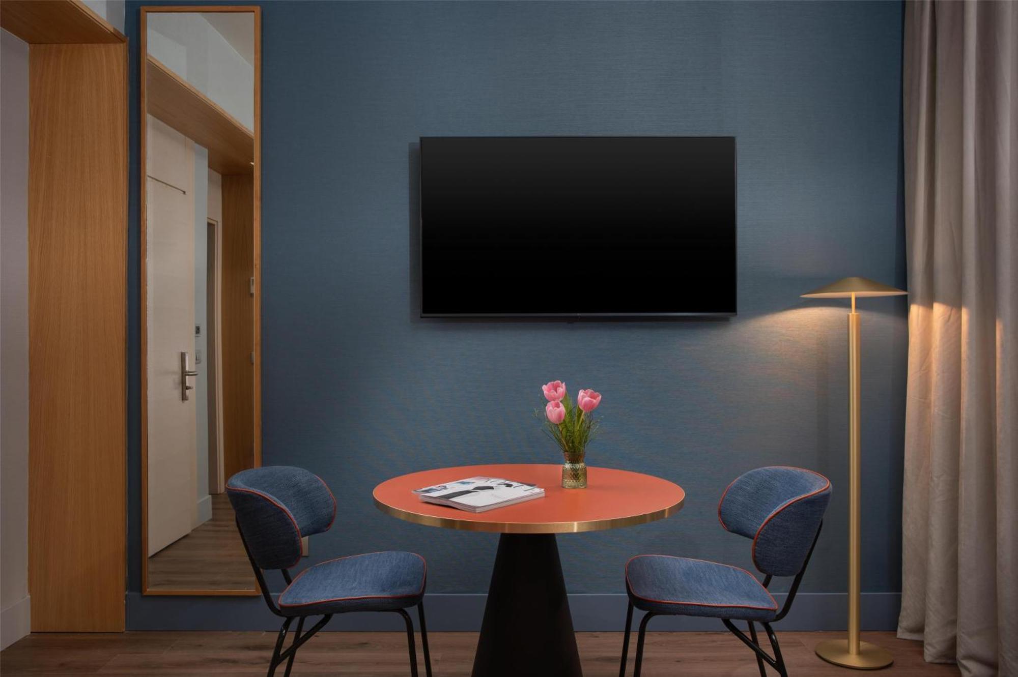 Family Room,1666637522:JPEG