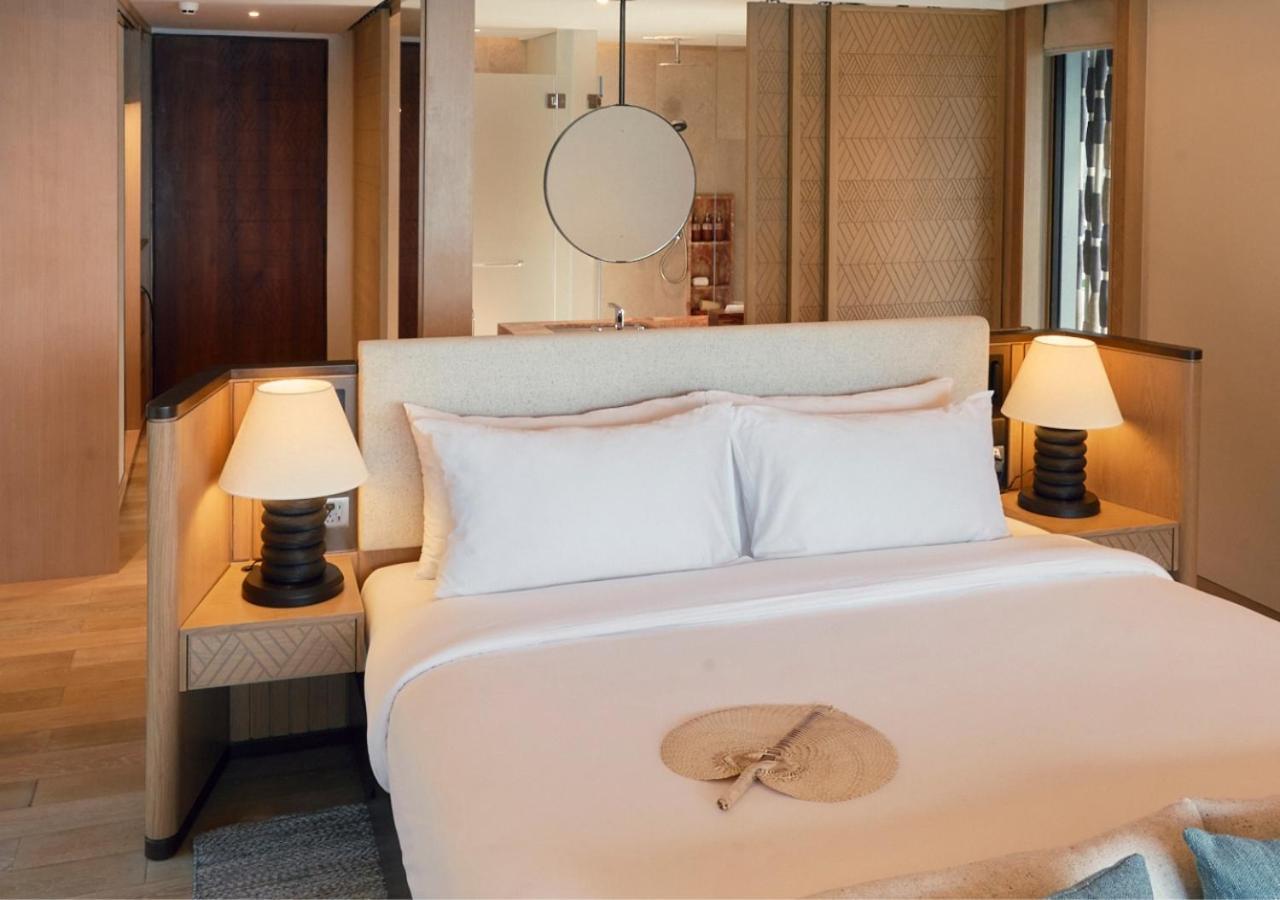 1 King Bed, Water Villa