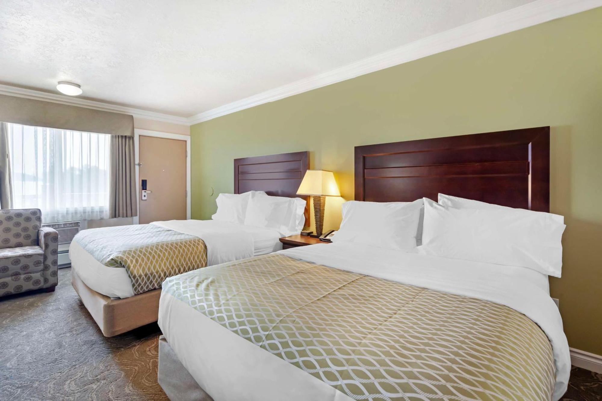 Queen Room with Two Queen Beds - Pet Friendly/Non-Smoking/Exterior Access