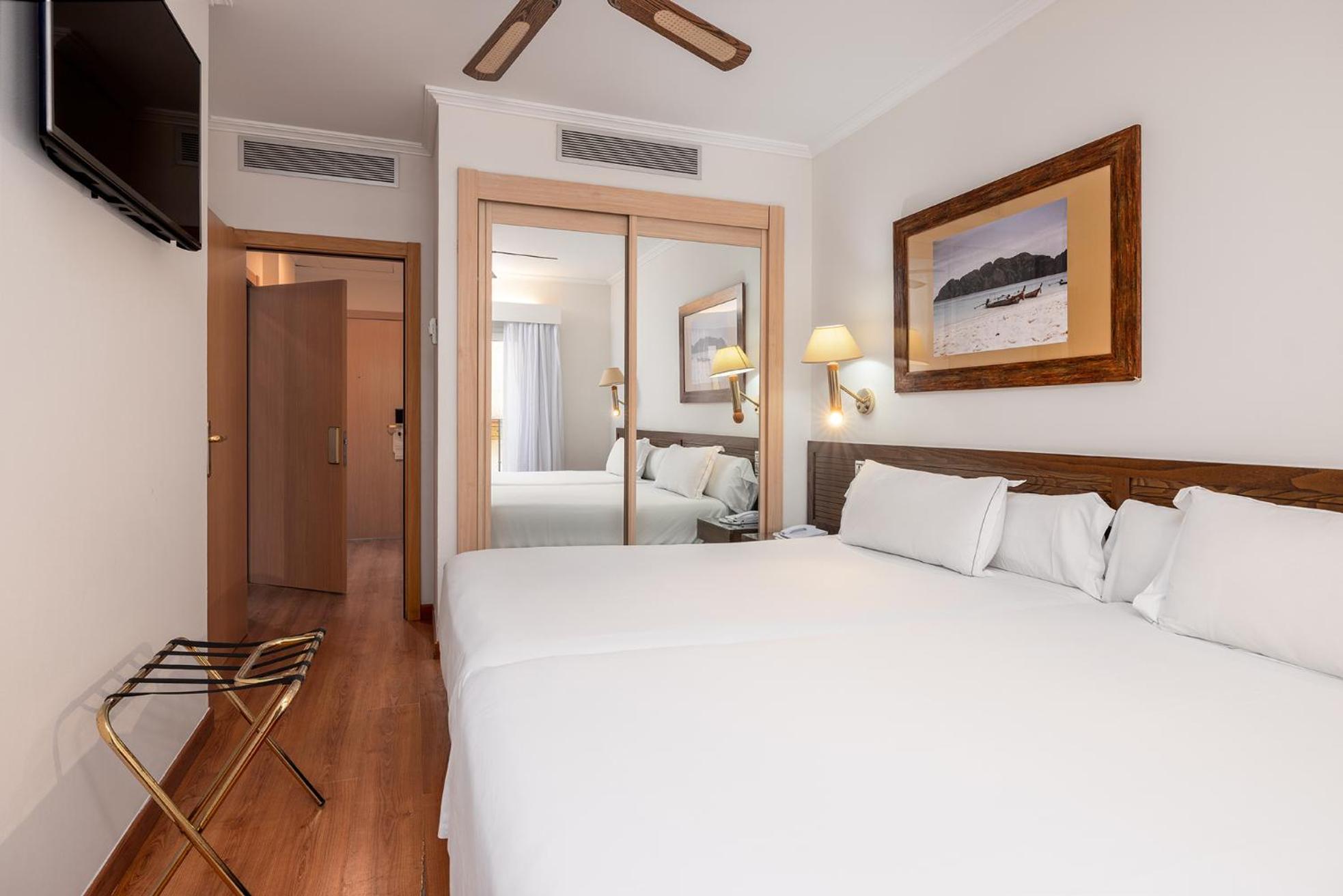 Two Connecting Double Rooms,1668047188:JPEG