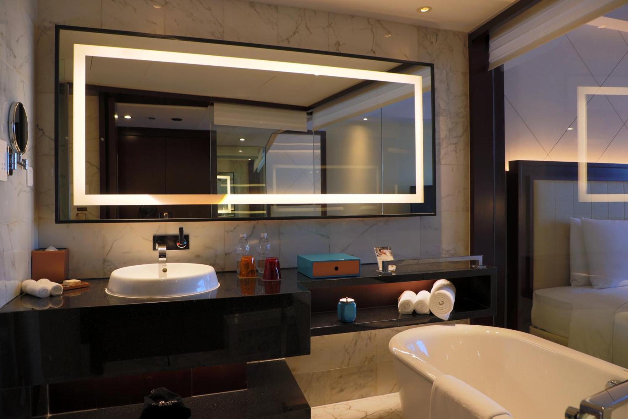 2 Double Beds, Club Lounge Access, Guest Room (include Happy Hour Alcohol Drinks & Light Buffet + 10% for Food & Beverage)