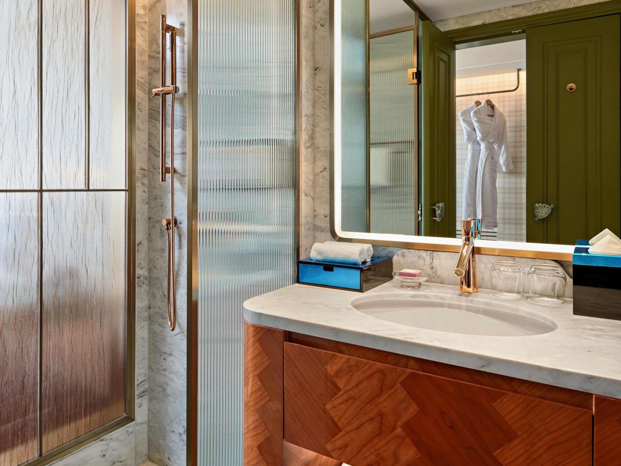 Executive Twin Room with Lounge Access - High Floor - Complimentary daily chocolate hour 5-6pm