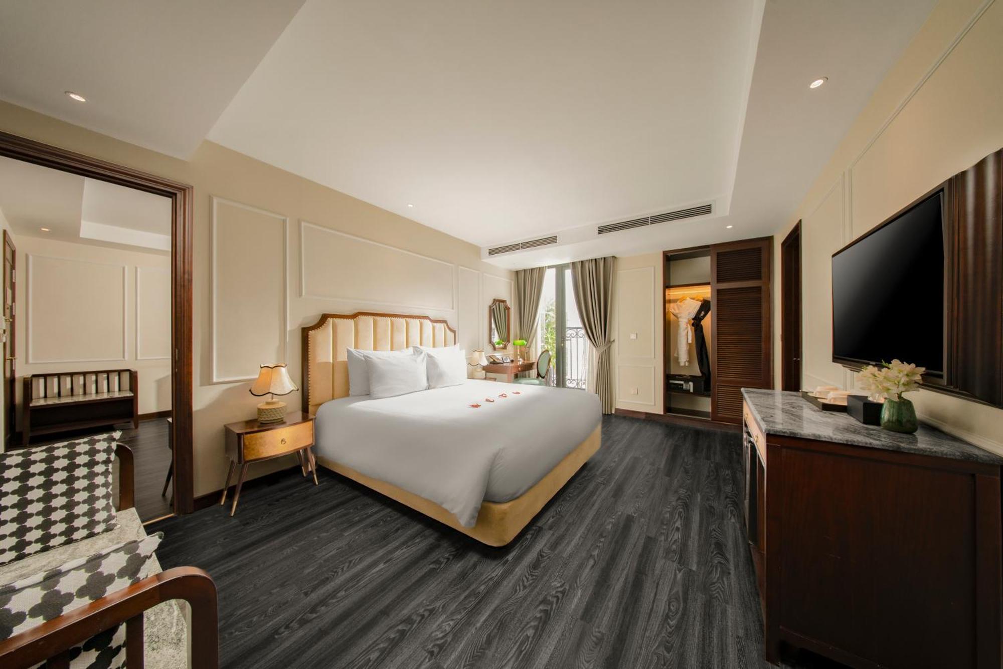 Connecting Room