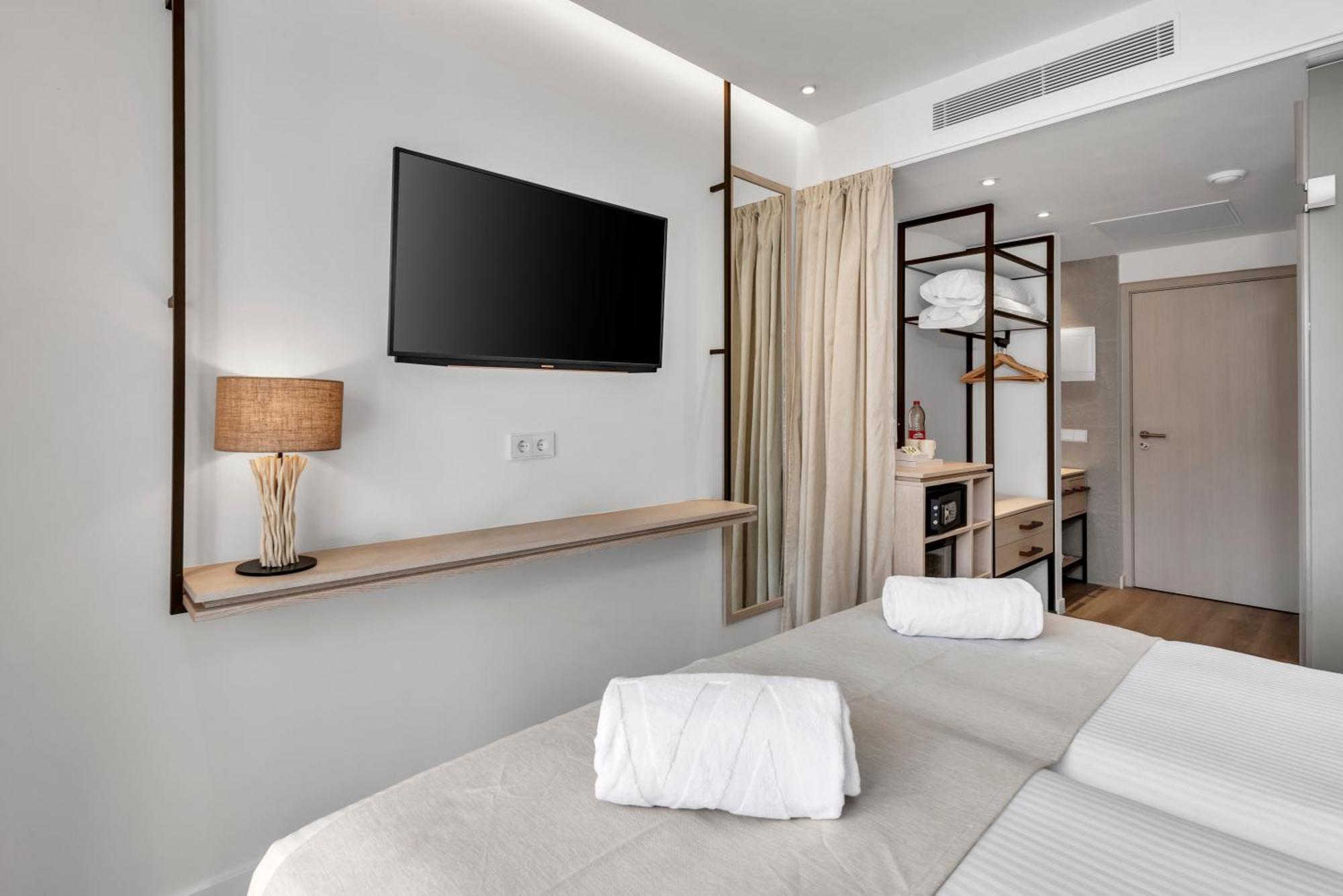 Deluxe Double Room Balcony Adults Only Area