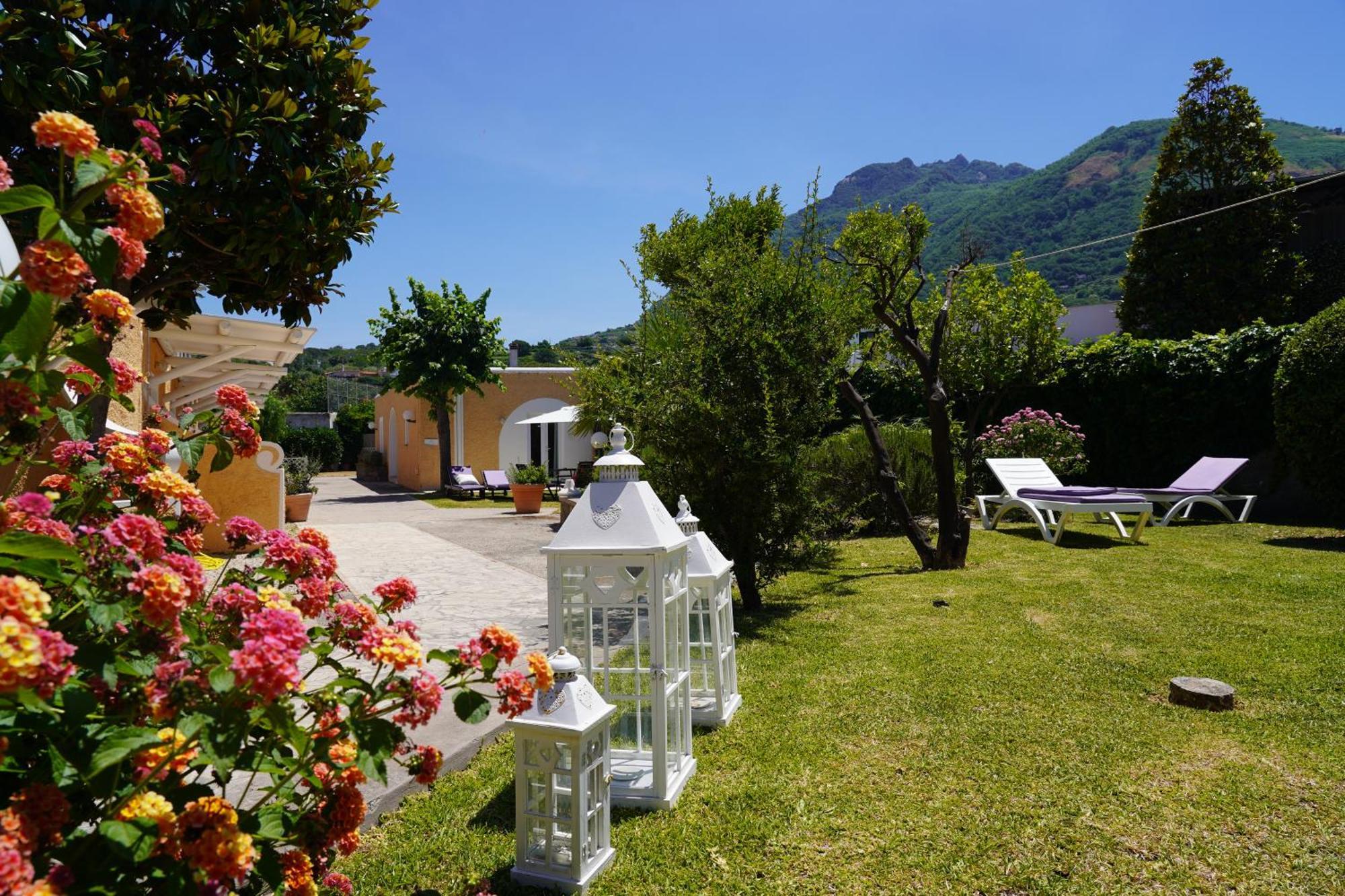 Camera Matrimoniale/Doppia con Letti Singoli con Vista Giardino