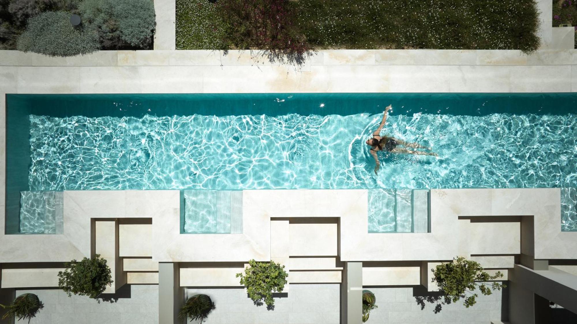 Privilege Room Shared Swim Up Pool Side Sea View