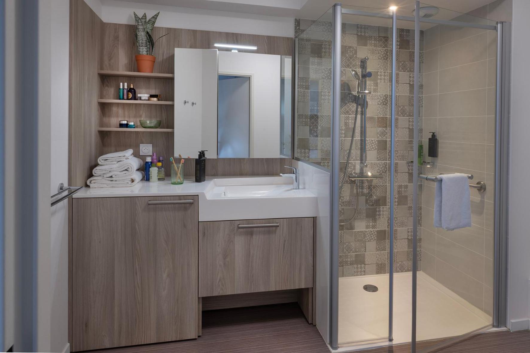 One-Bedroom Apartment,1677047216:JPEG