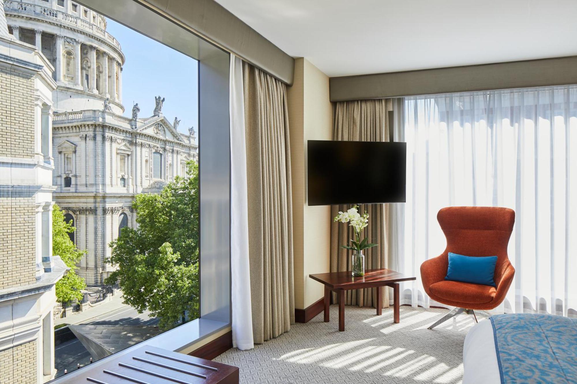 Deluxe King Room St Pauls Cathedral View