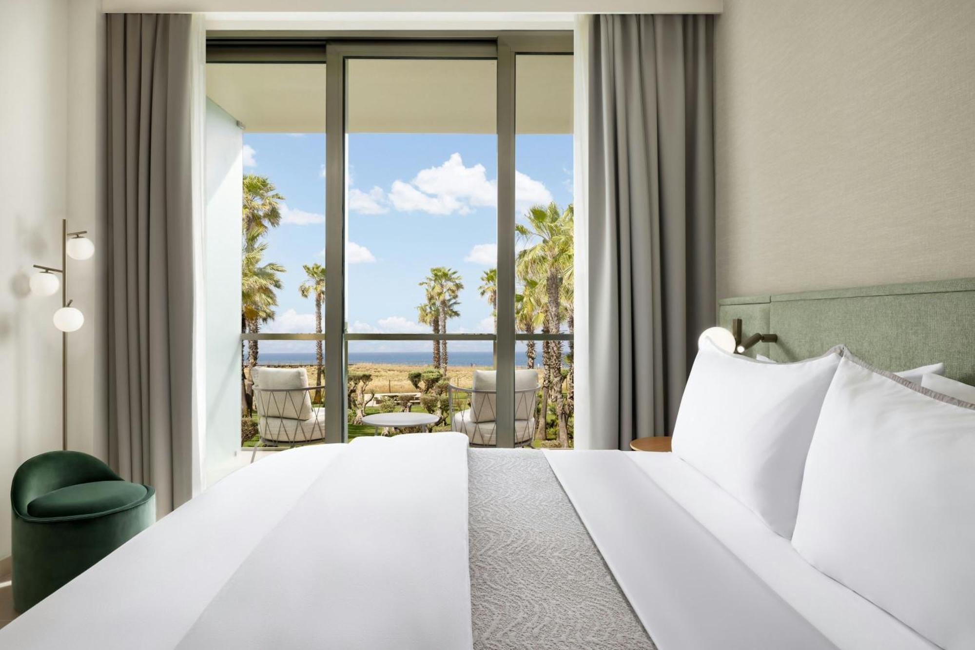 Deluxe King Room with Balcony and Sea View