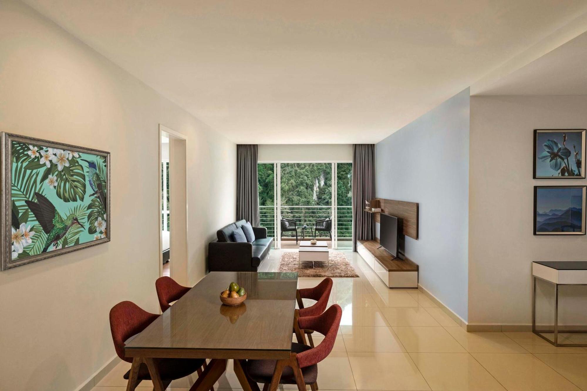 3 Bedroom Executive Suite Lakeview