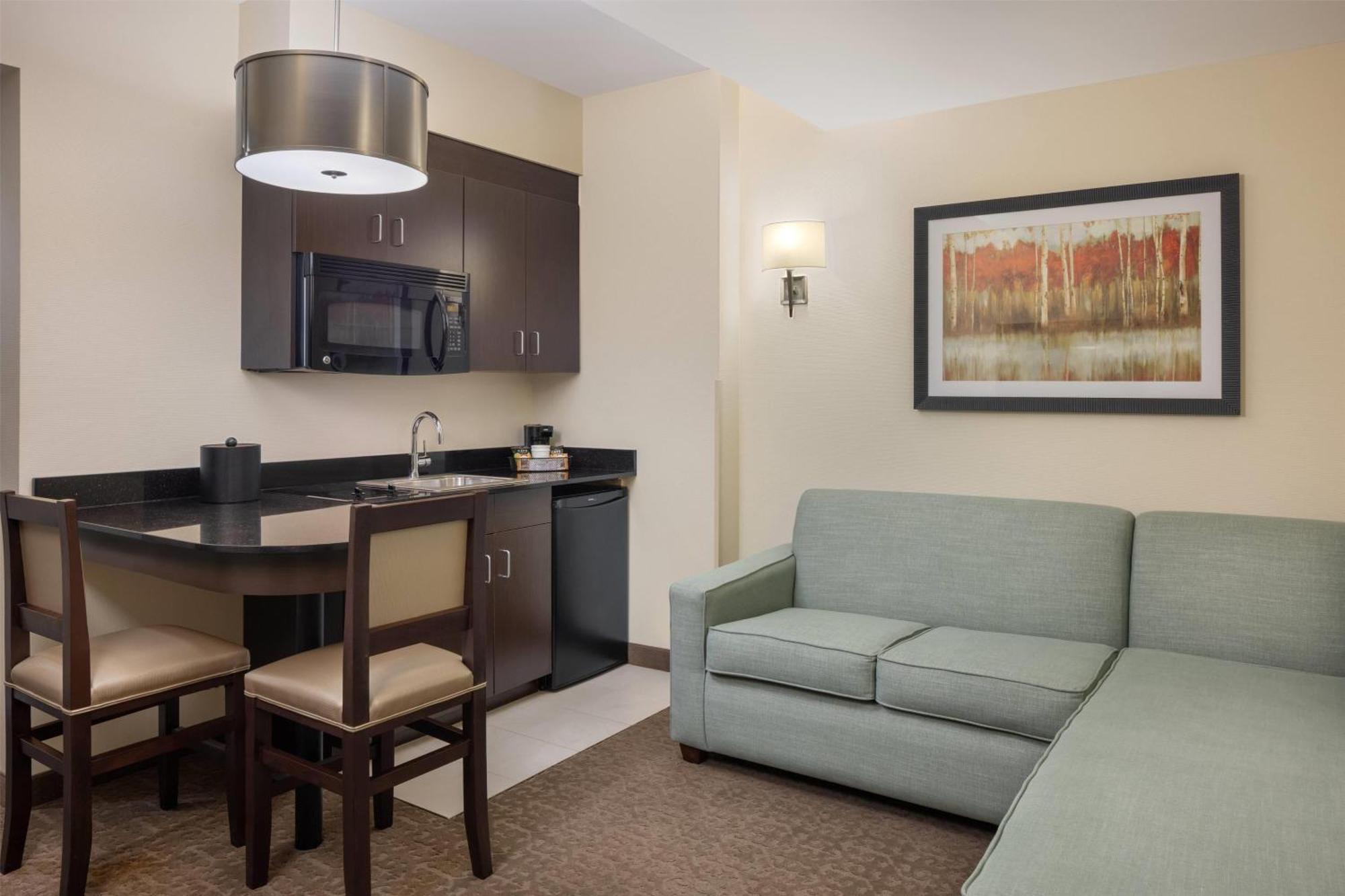 Luxury One Bedroom Suites 2 Queen Beds Lake View NO RESORT FEE