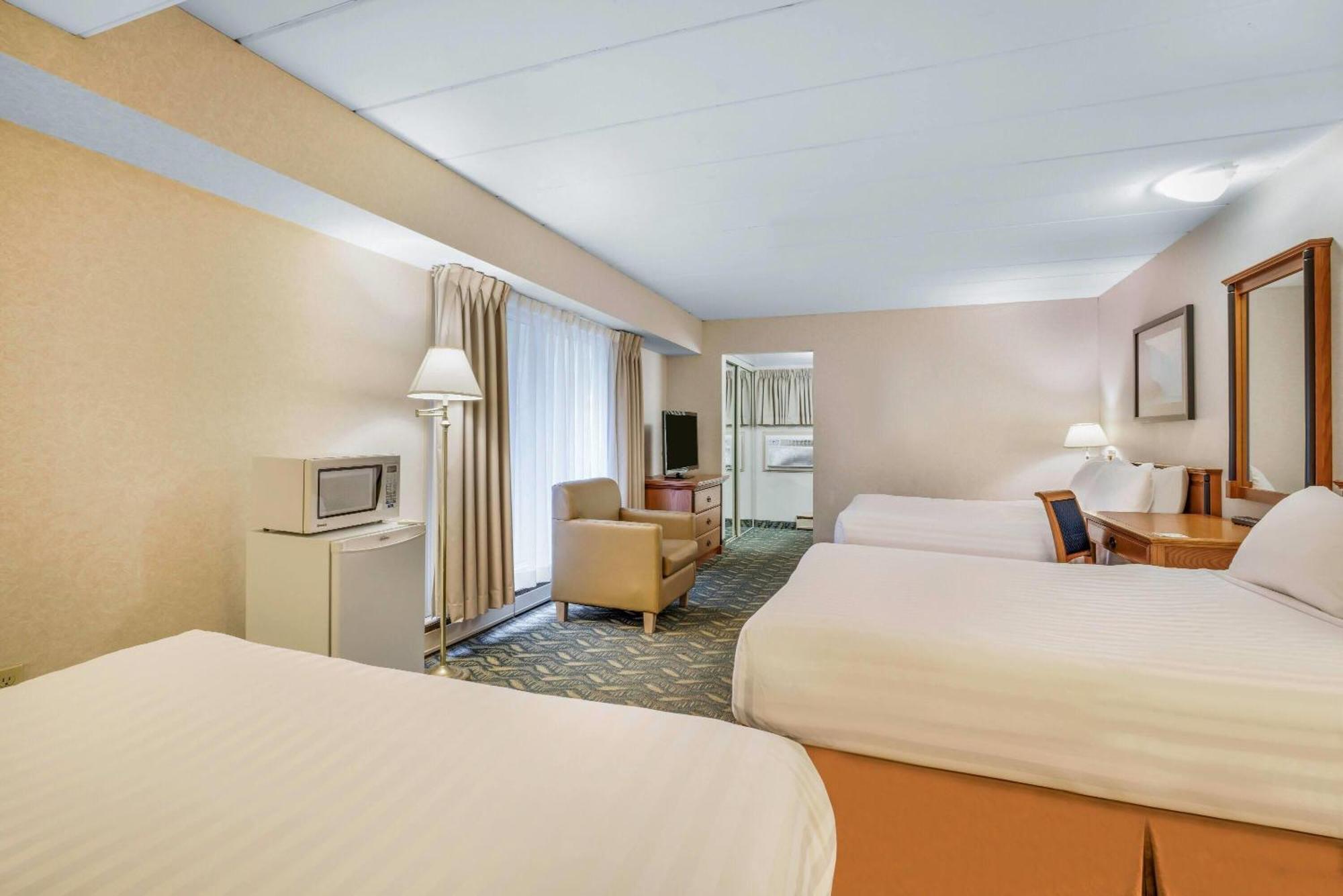 Queen Room Three Queen Beds Non-Smoking