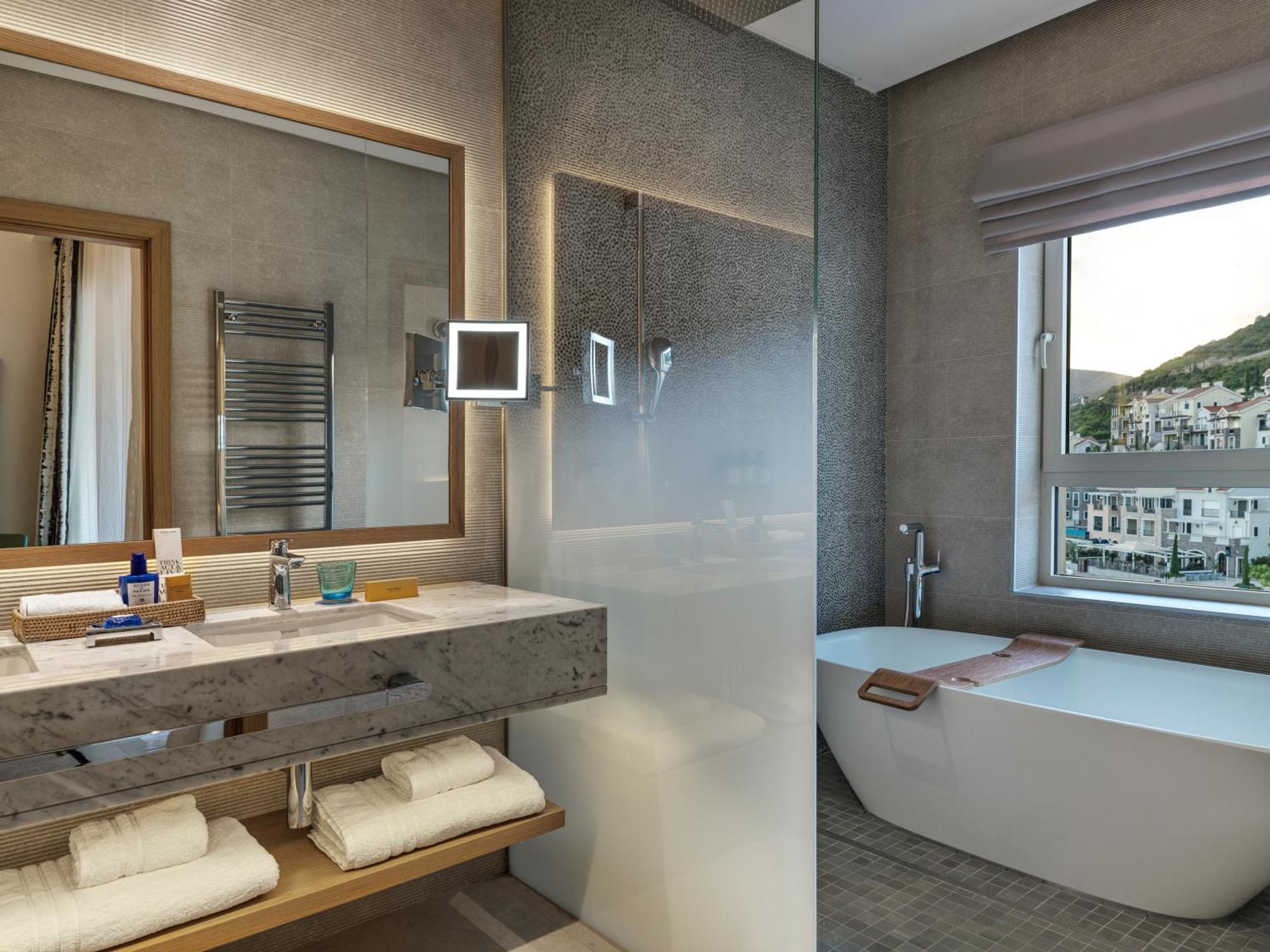 Grand Poolside Room