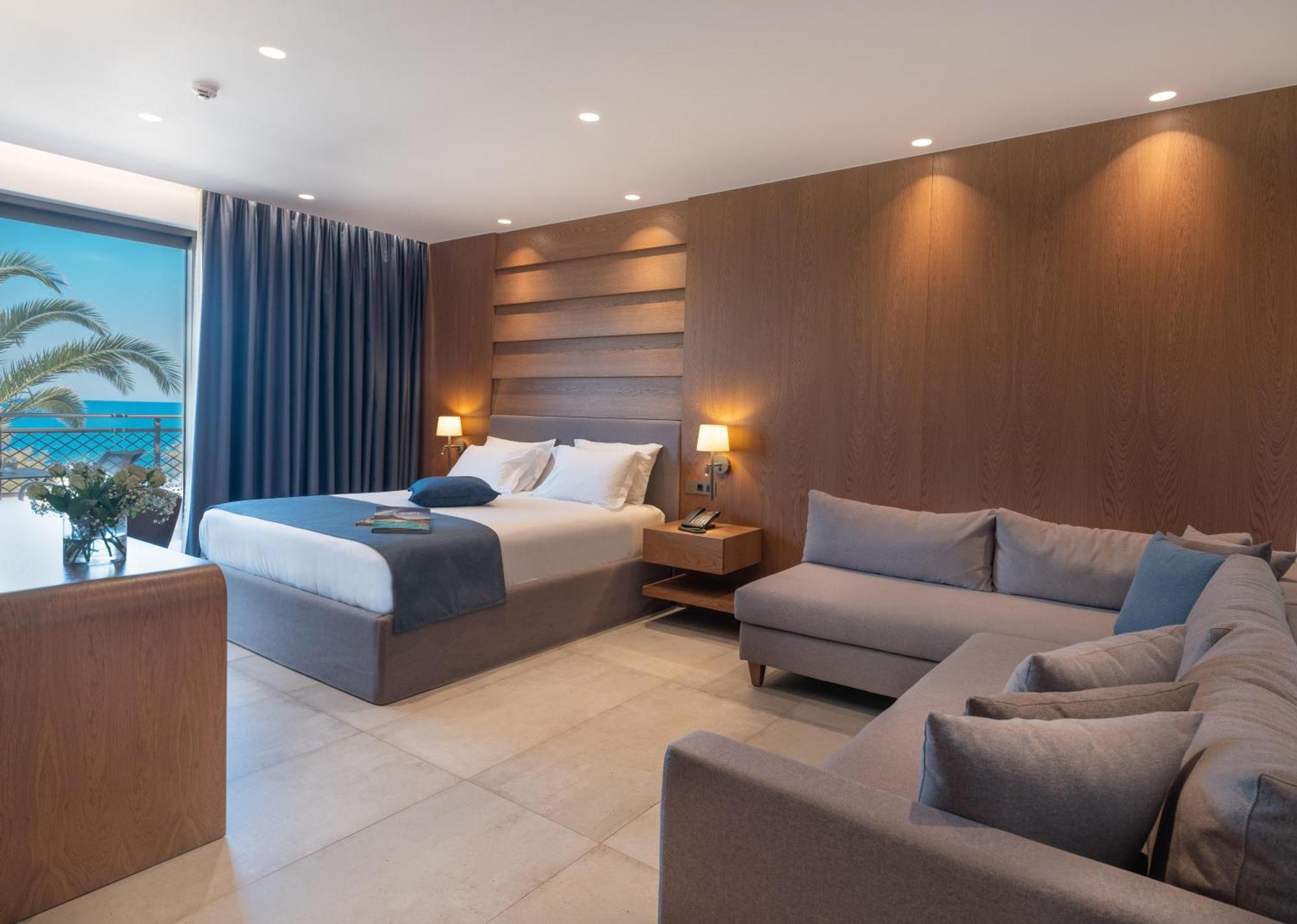 Luxury family room open plan Sea view