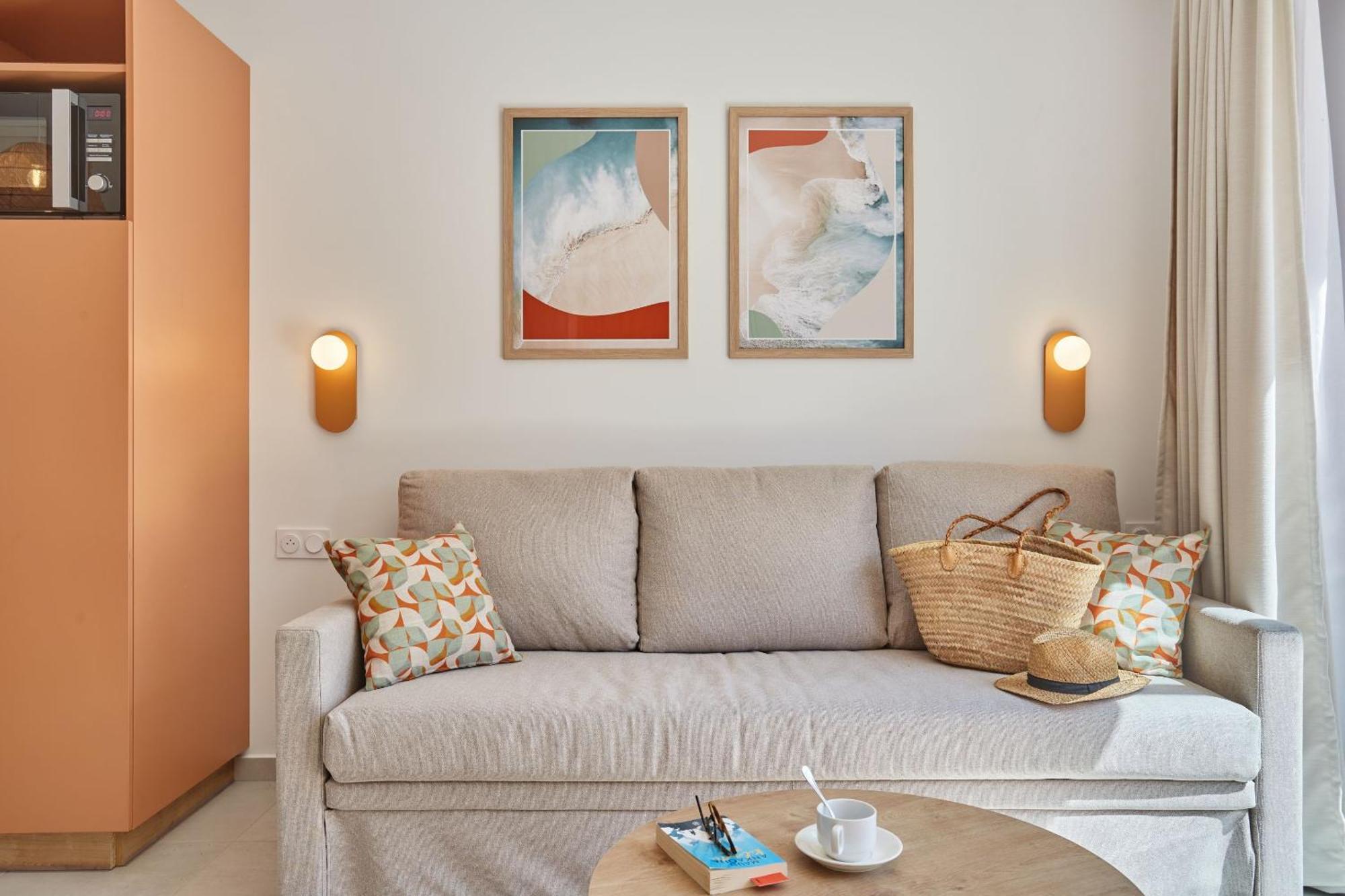 Two-Bedroom Apartment Sea View,1687732481:JPEG