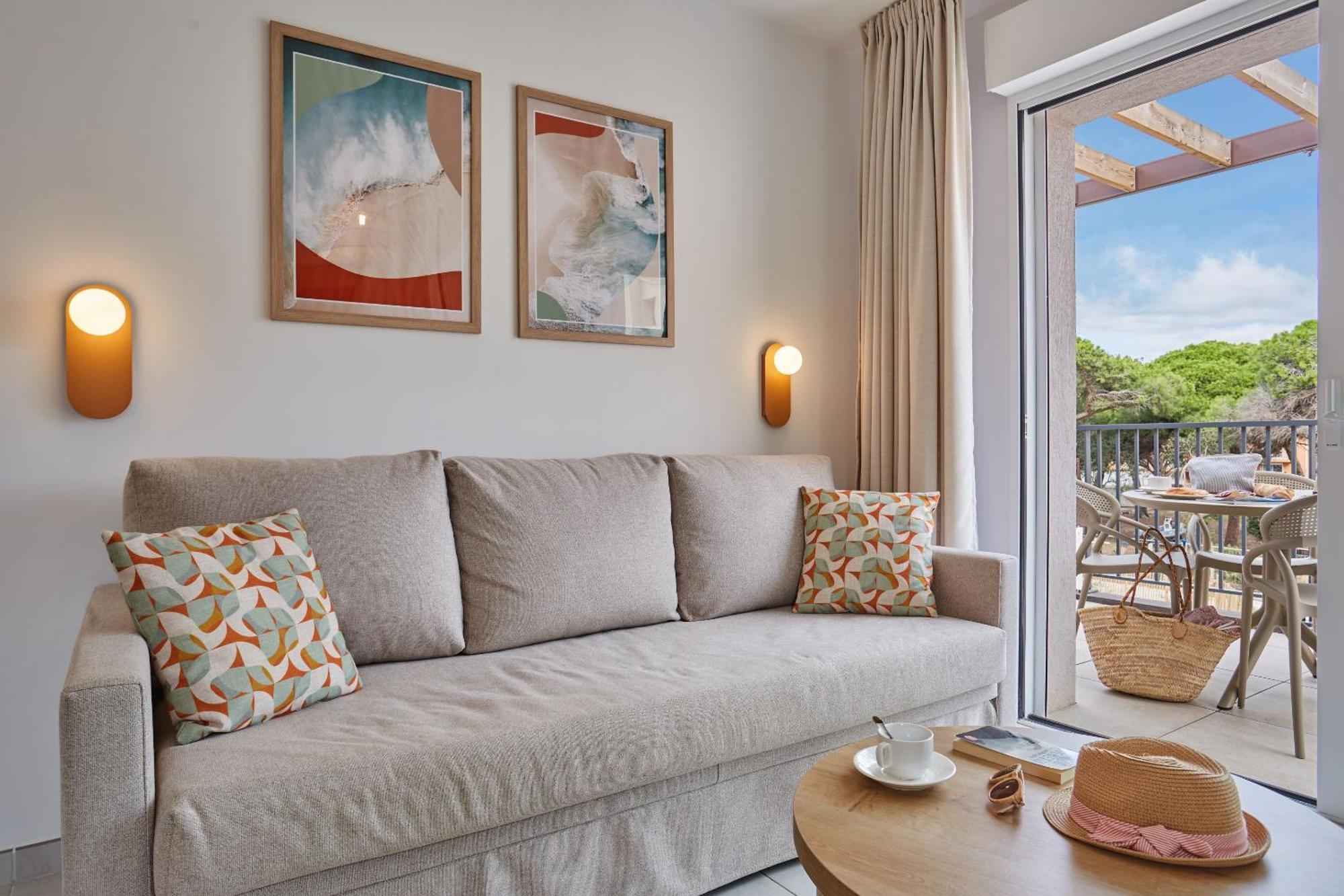 One-Bedroom Apartment Sea View,1687732492:JPEG