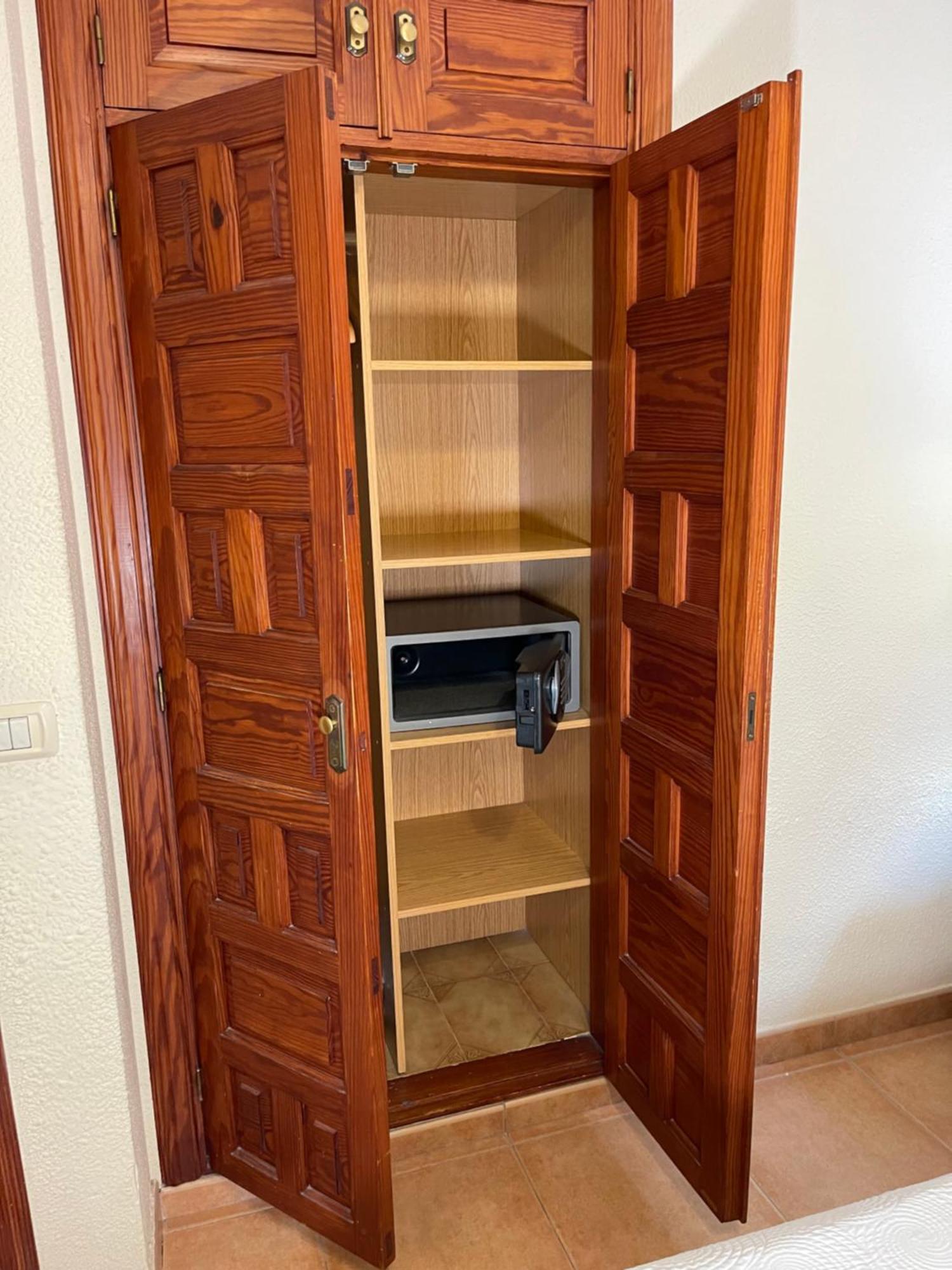 Deluxe One-Bedroom Apartment
