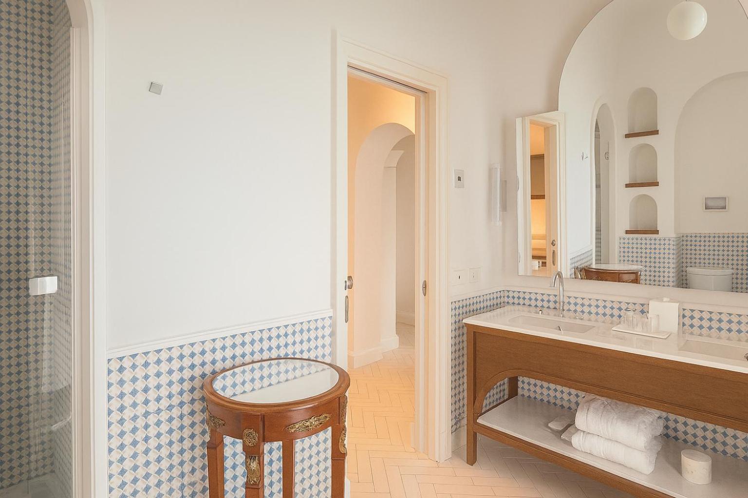 Superior Double or Twin Room Side Sea View