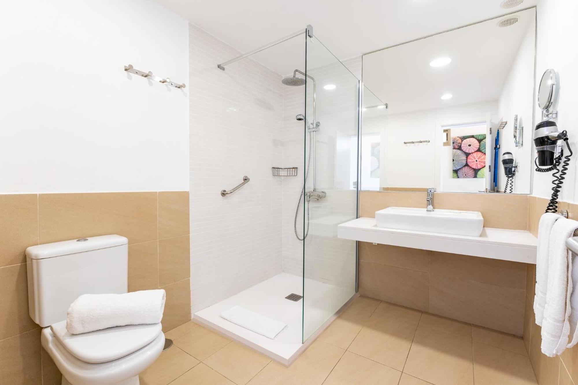 Apartamento Clásico de 1 dormitorio en planta alta con vistas al mar