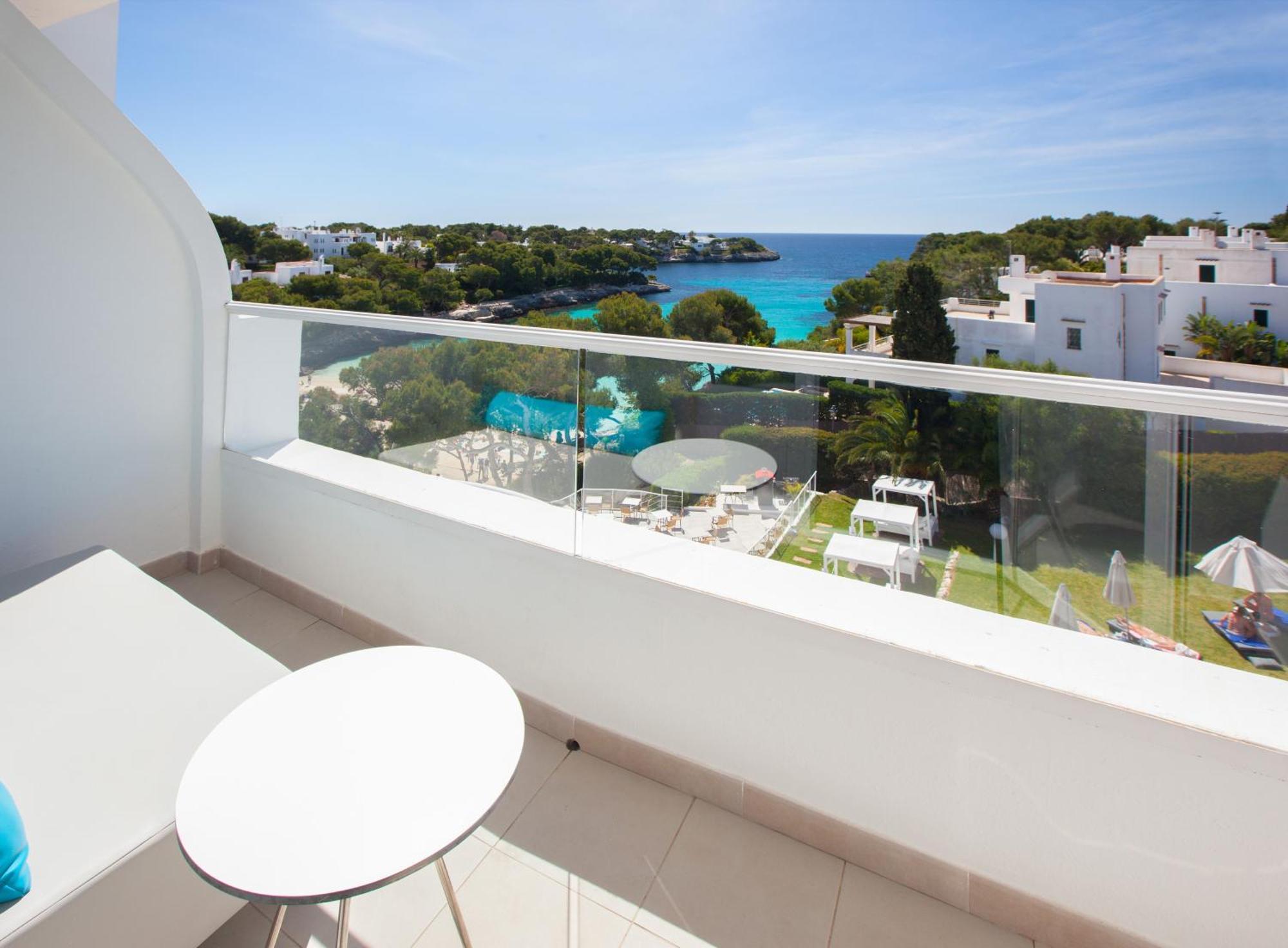 Double or Twin Room Sea View