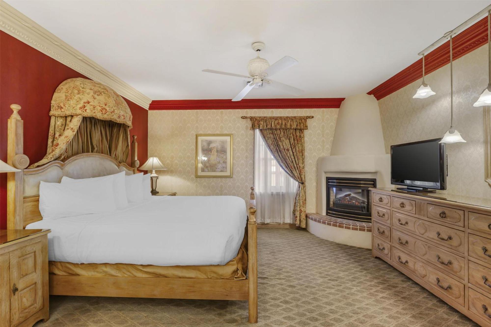 Renaissance King Suite Spa Bath