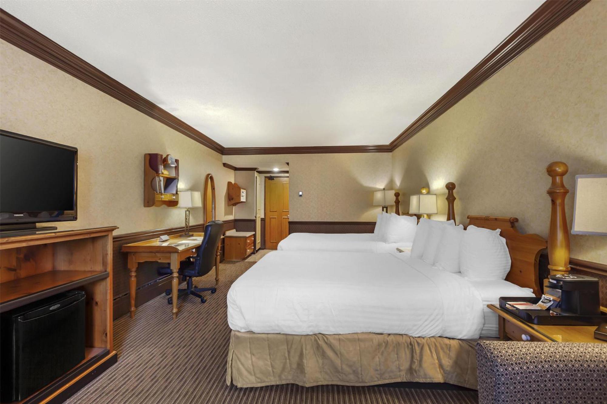 Queen Room Two Queen Beds Non-Smoking