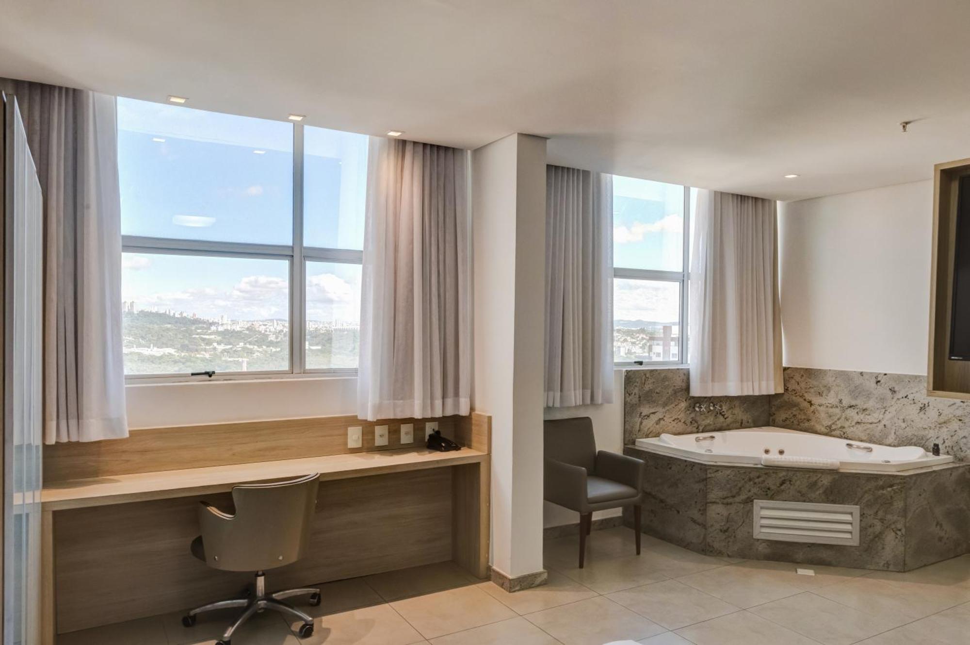 Suíte Deluxe com Banheira de Hidromassagem