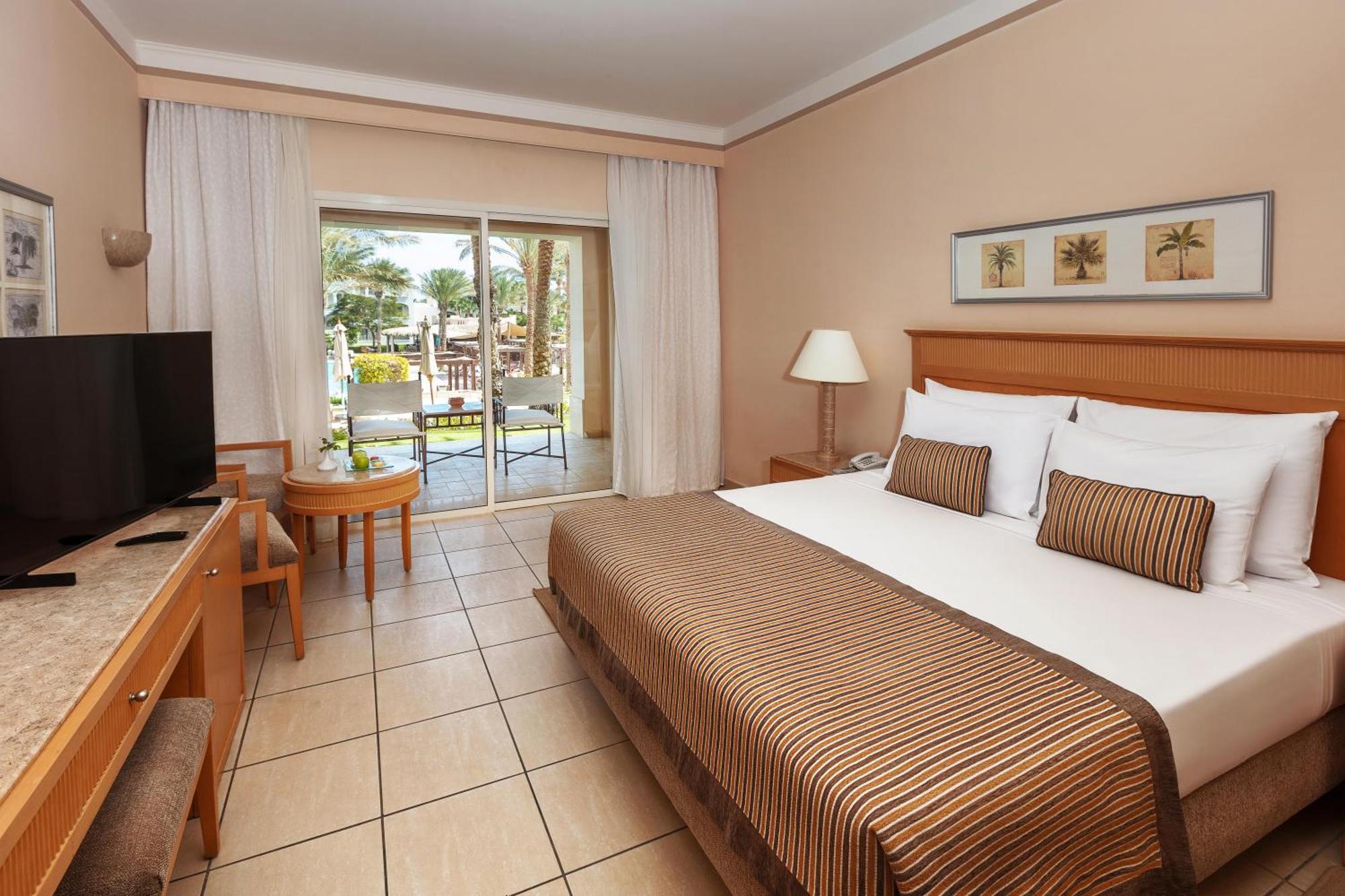 Hébergement Supérieur avec Lit Queen-Size ou Lits Jumeaux - Vue sur Piscine