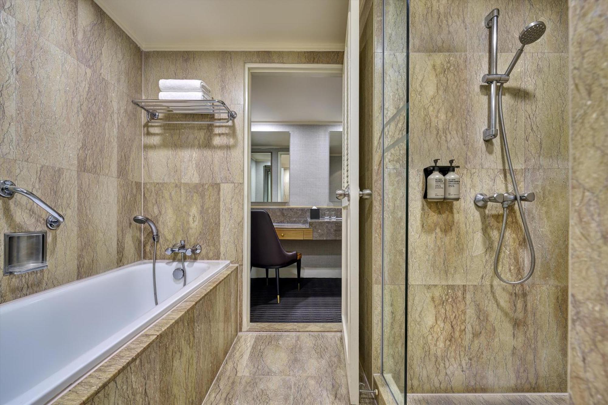 Deluxe Family Suite
