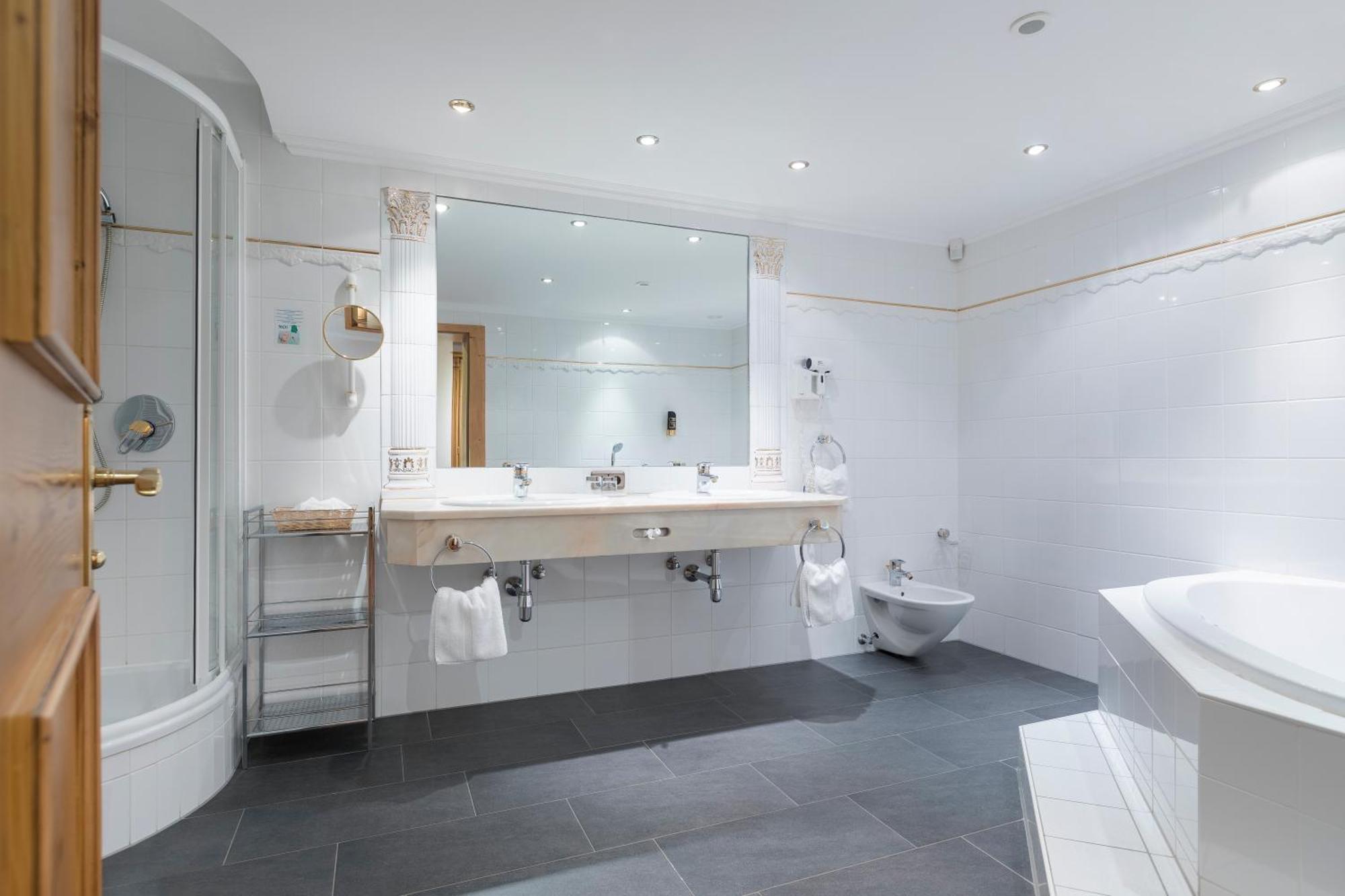 Three-Bedroom Suite,1695745924:JPEG