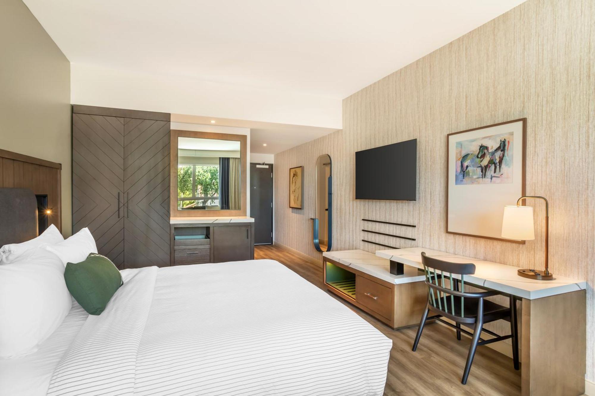 Superior King Room with Pool View - Non-Smoking