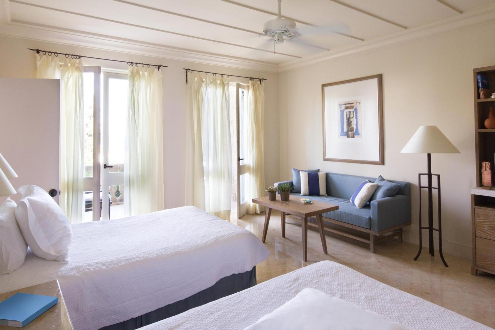 Interconnecting Garden Studio Suites with Sea View