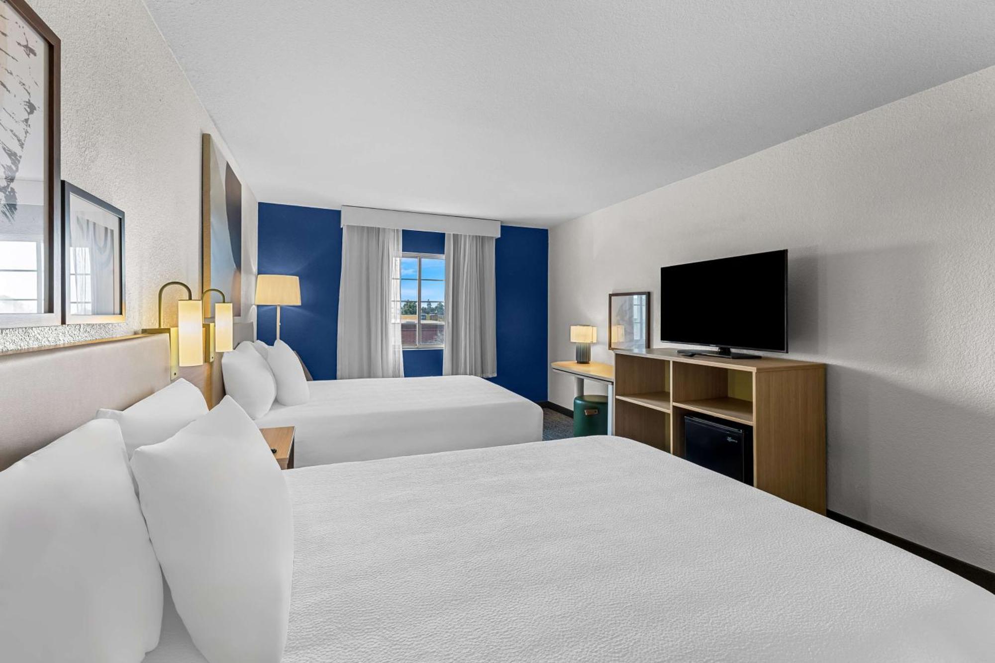 Queen Room Two Queen Beds