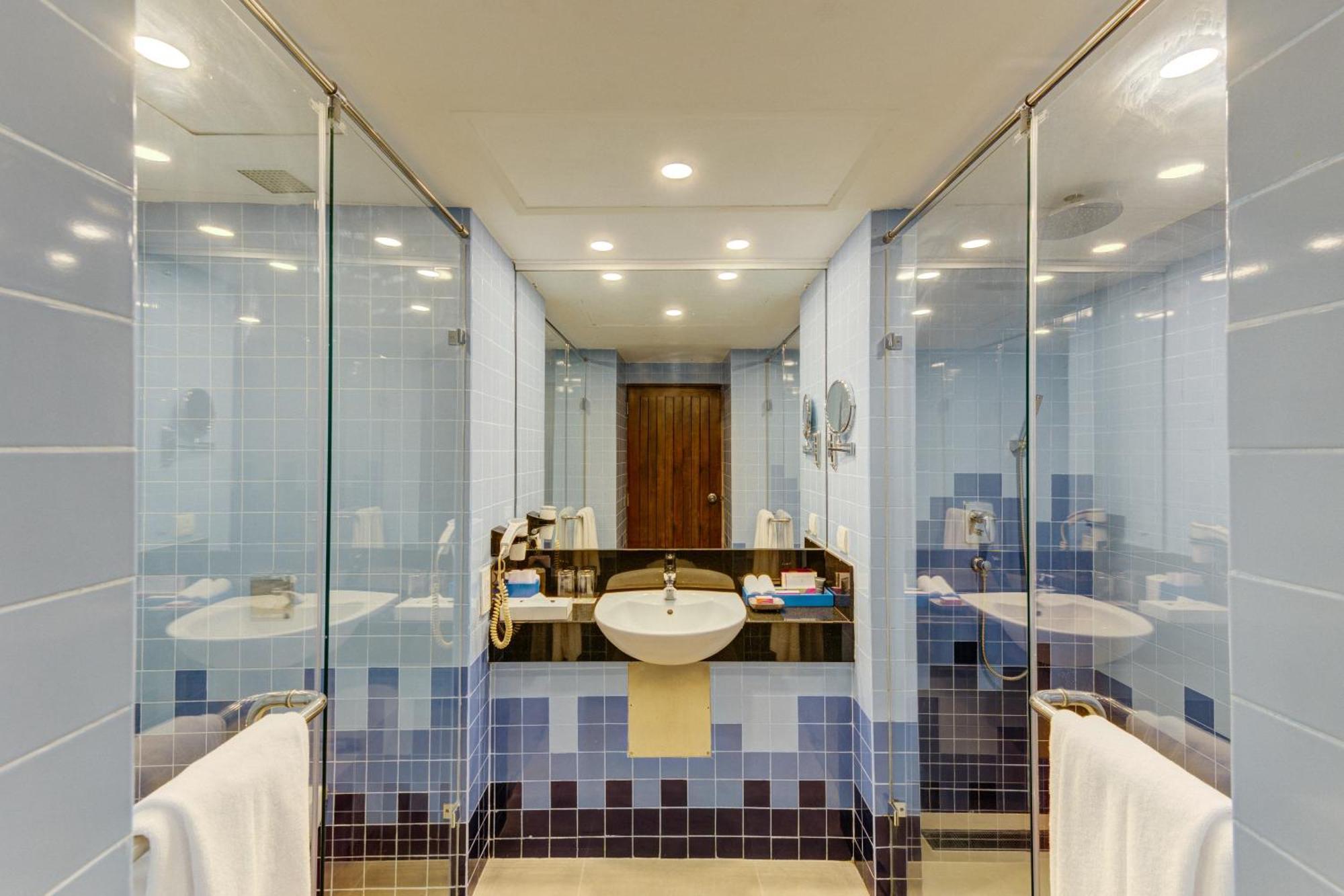 Corner Suite Ocean View Balcony & Jacuzzi on F&B on SPA