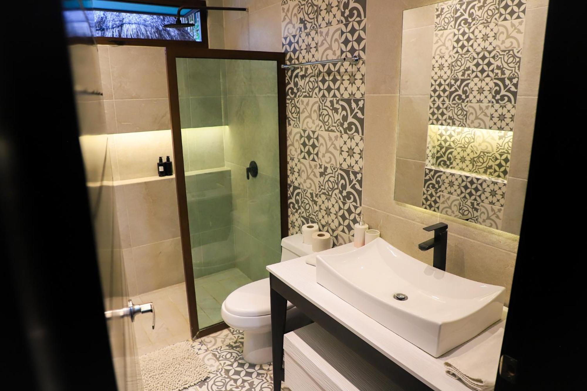 Deluxe Room,1698382584:JPEG