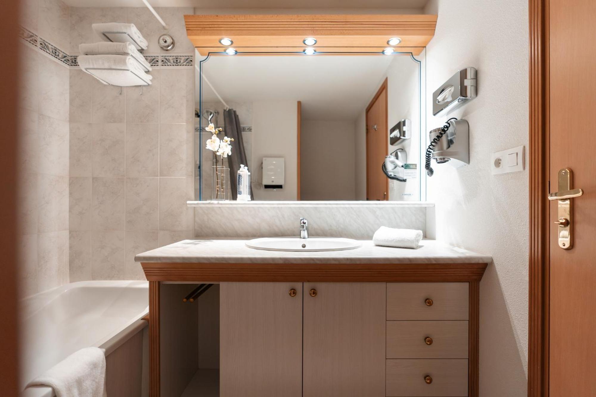 Double Suite,1698849482:JPEG