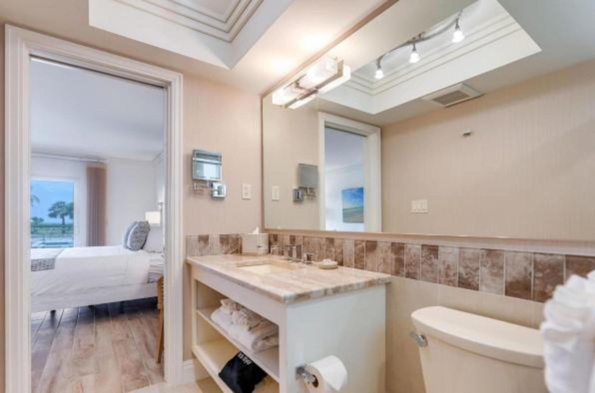 Pool or Gulf View First Floor King ADA