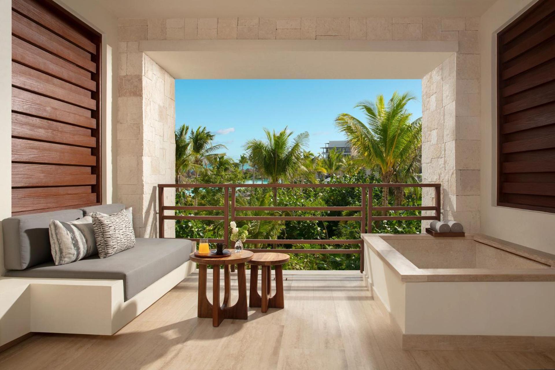 Preferred Club Junior Suite Tropical View King,1554668809:JPEG