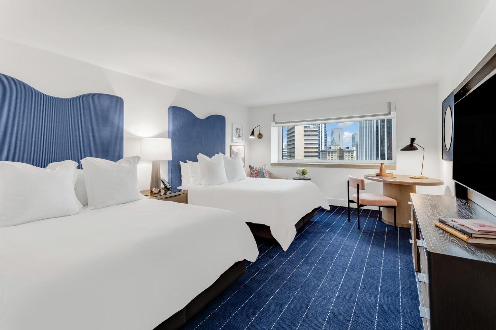 Quarto Clássico Queen com 2 Camas Queen-size e Vista da Cidade