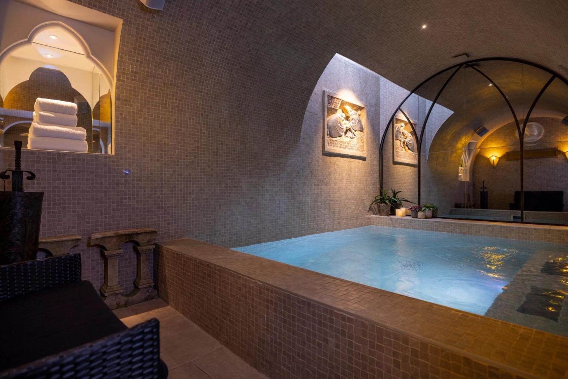 Three-Bedroom Apartment Private Pool