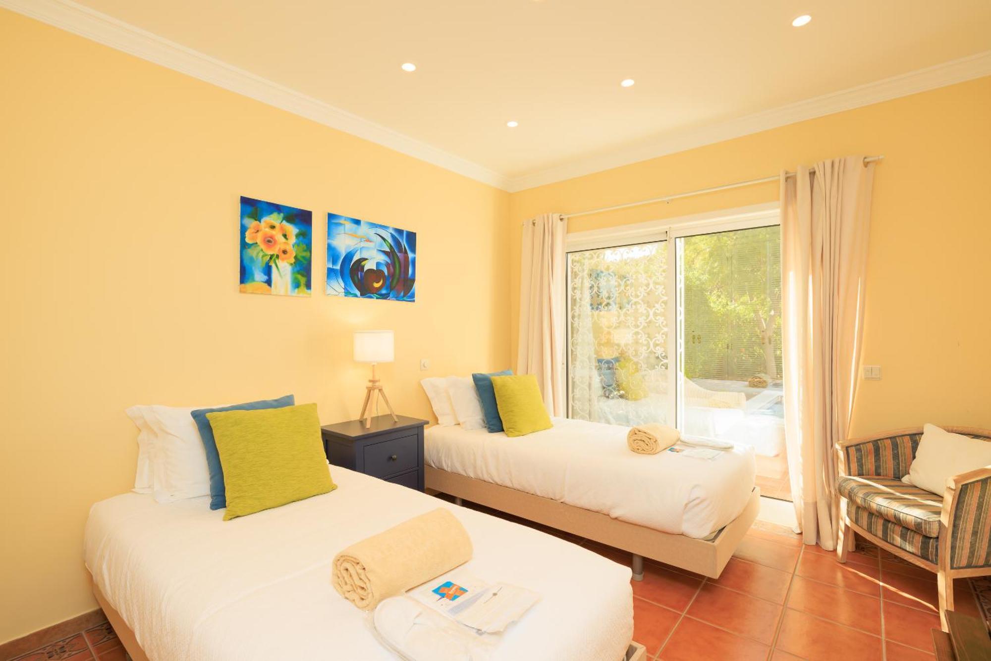 Superior 3 Bedroom Townhouse Pool,1704860048:JPEG
