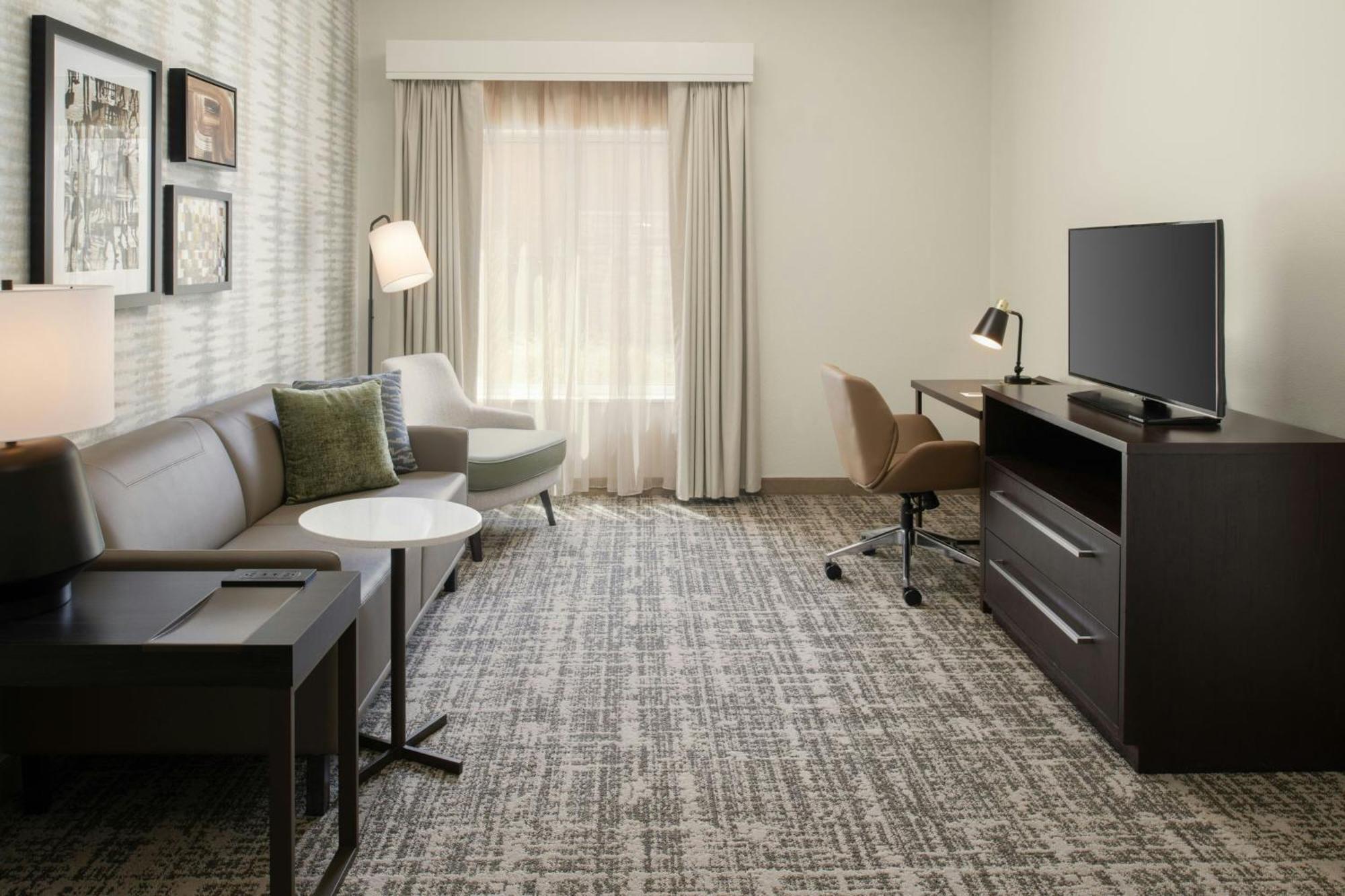 One-Bedroom Queen Suite