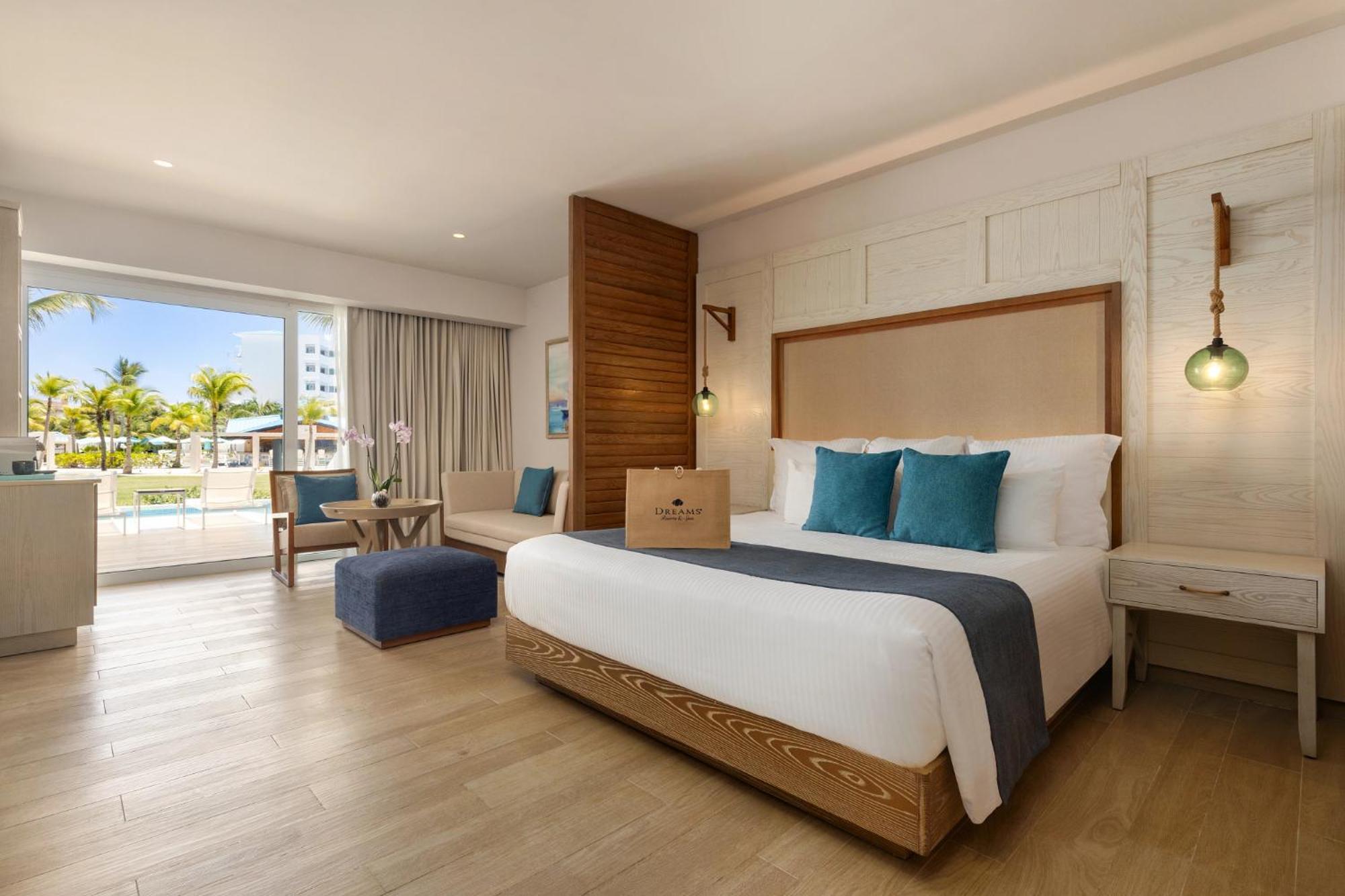 Preferred Club Junior Suite Swim Out King Sofa Bed