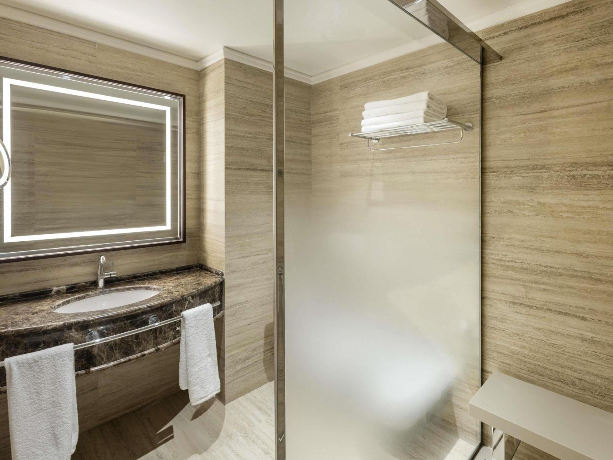 Deluxe Room,1773685063:JPEG