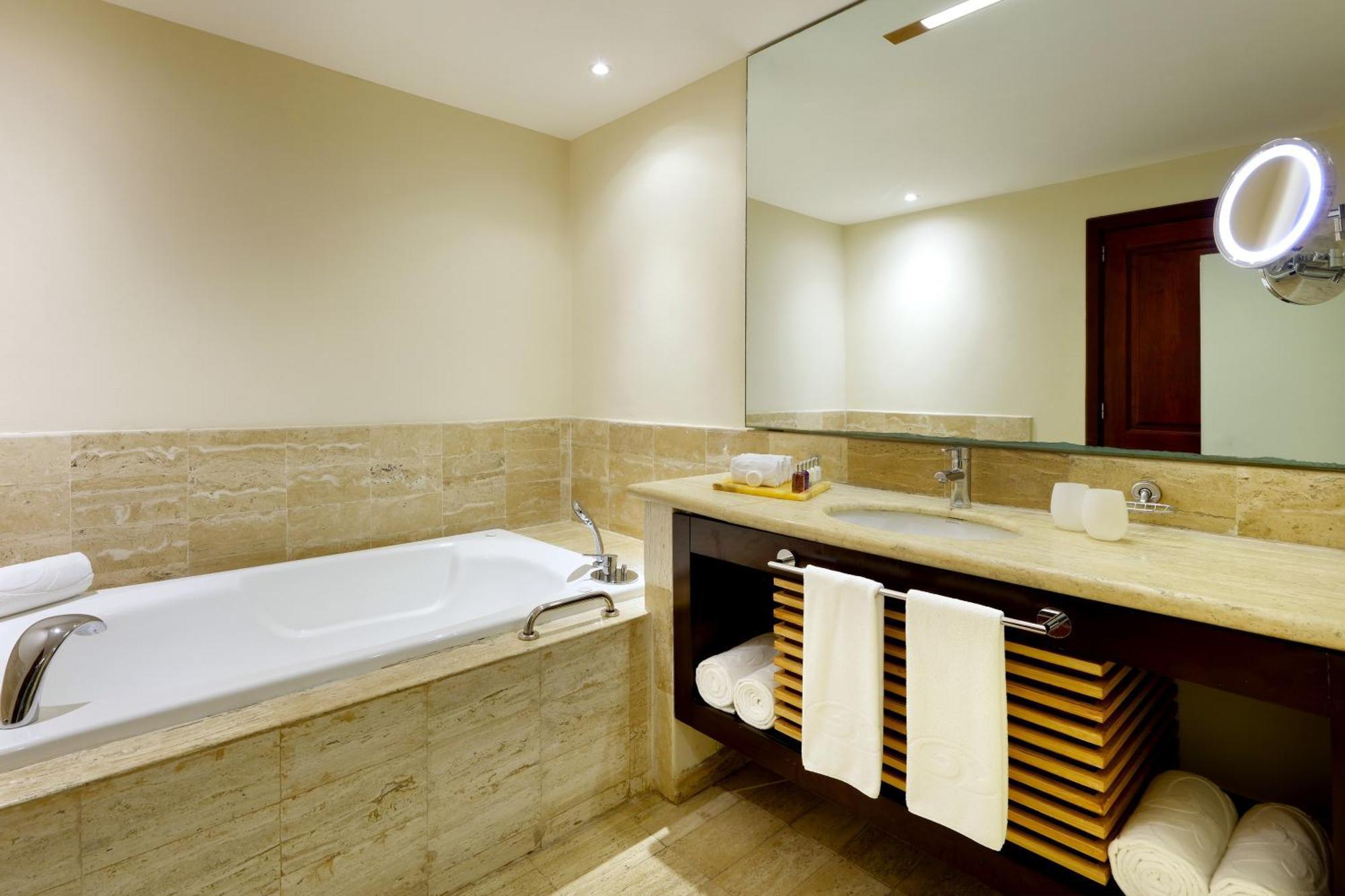 Junior Suite Beachside