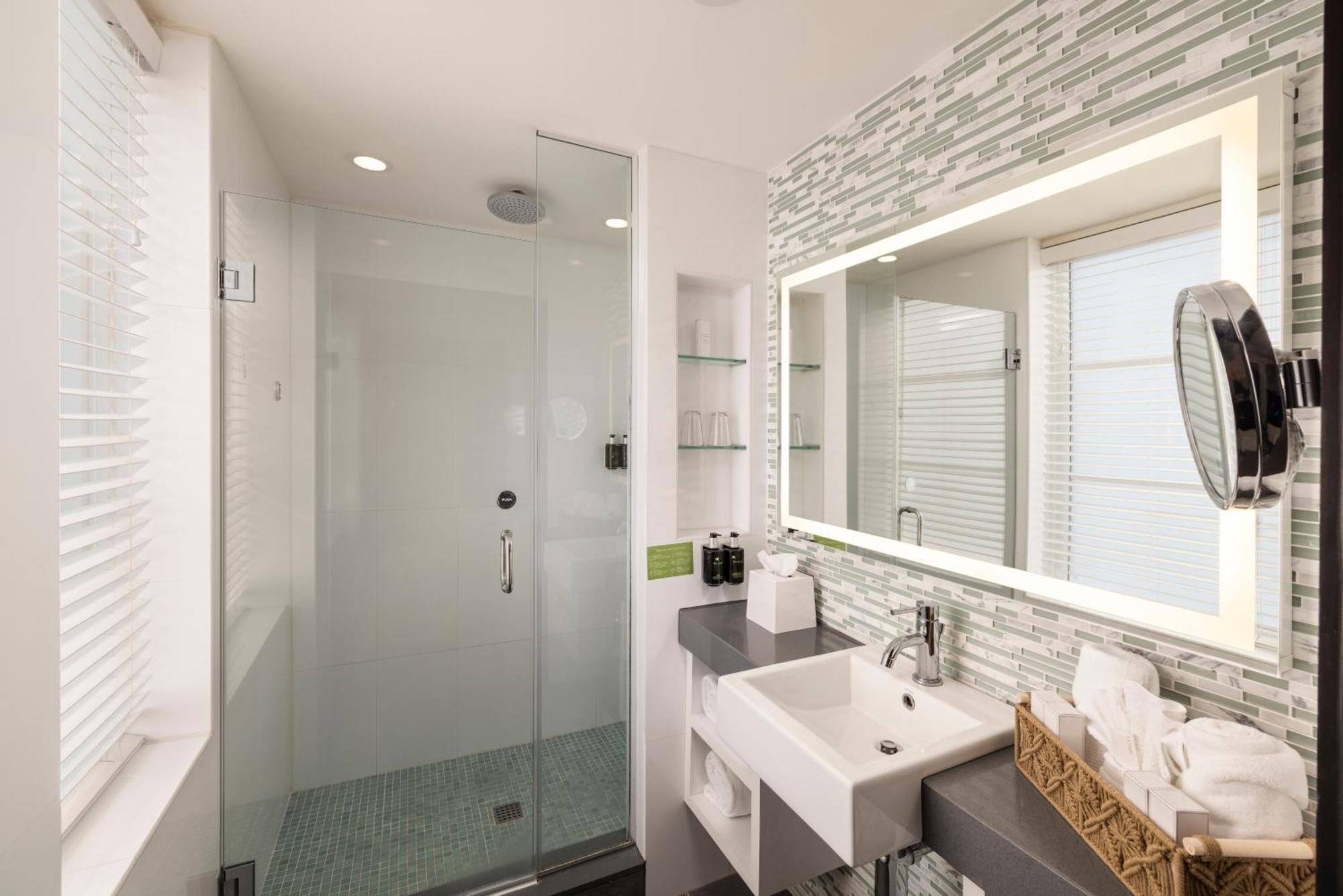 Oceanfront 1 Bedroom Suite Balcony