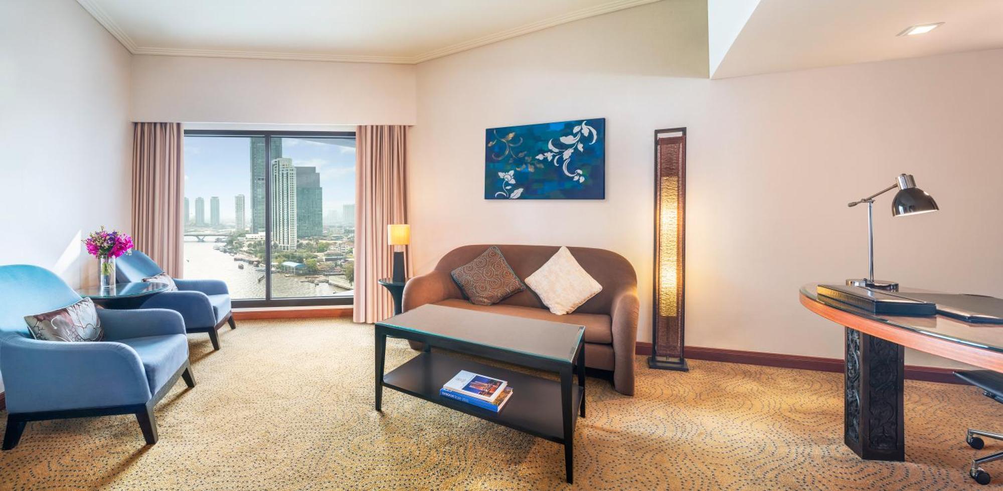 Junior Club lounge access Suite 1 King River view